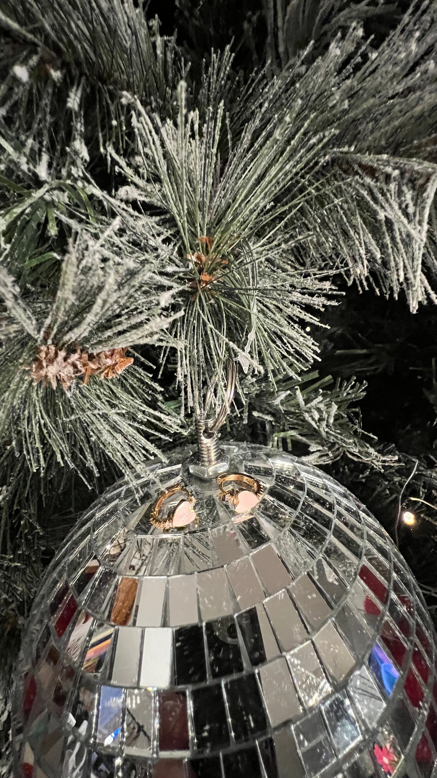 ANNEAUX DORES COEURS ROSE POUDRES