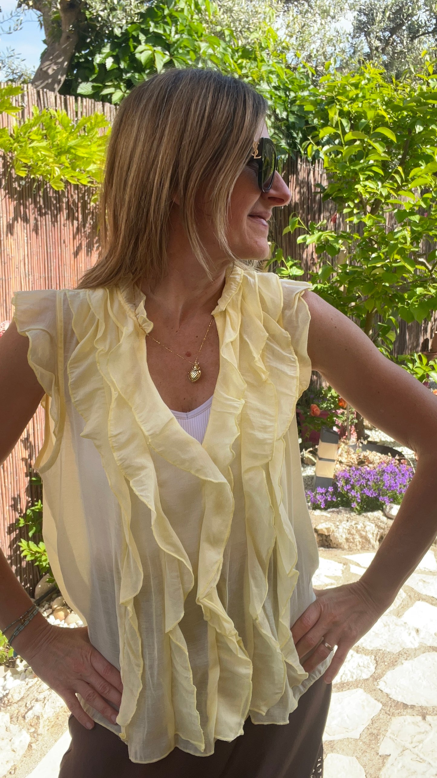 CHEMISIER JAUNE SANS MANCHES "FROU-FROU"