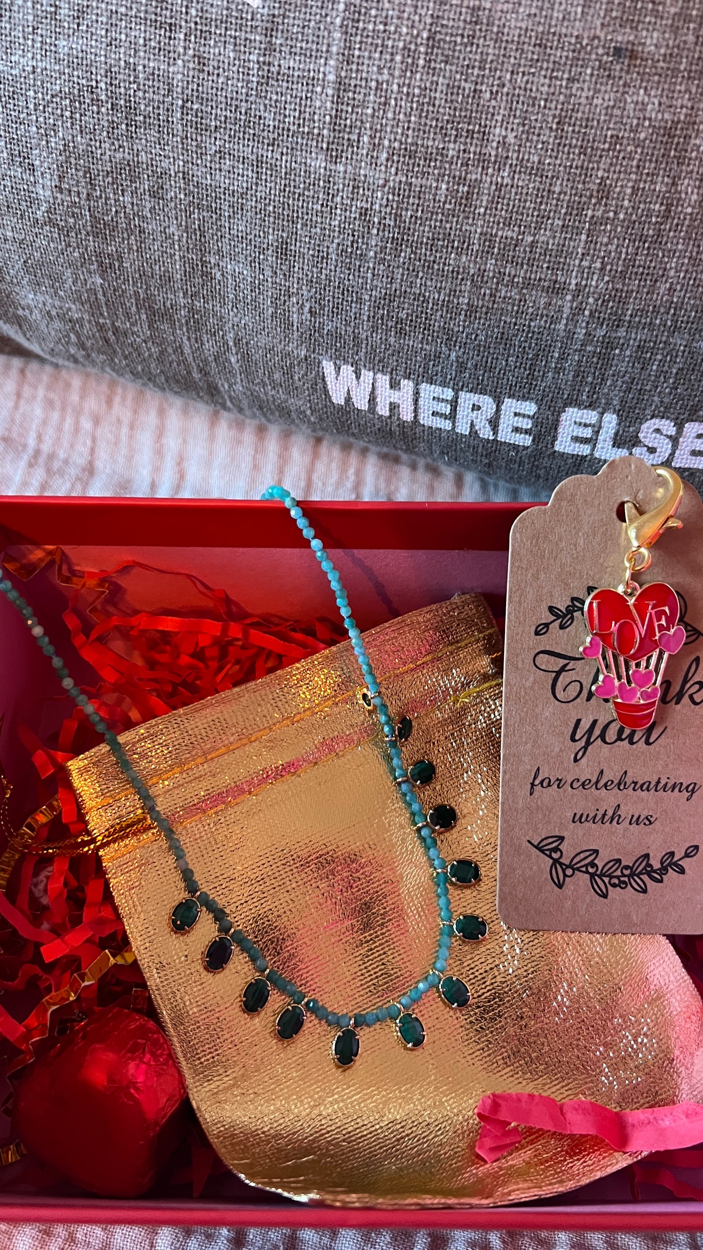 COLLIER PERLES TURQUOISE & MEDAILLONS EMERAUDE "HABAHA"