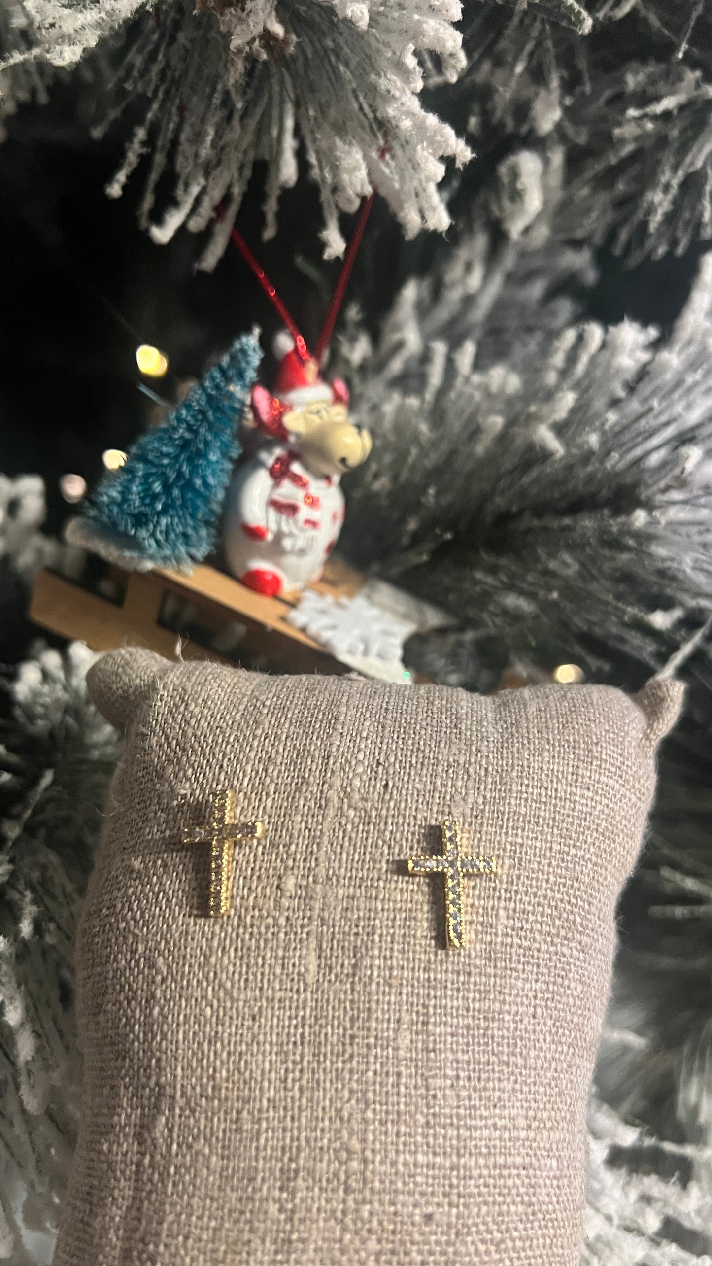 BOUCLES D'OREILLES CROIX DOREES