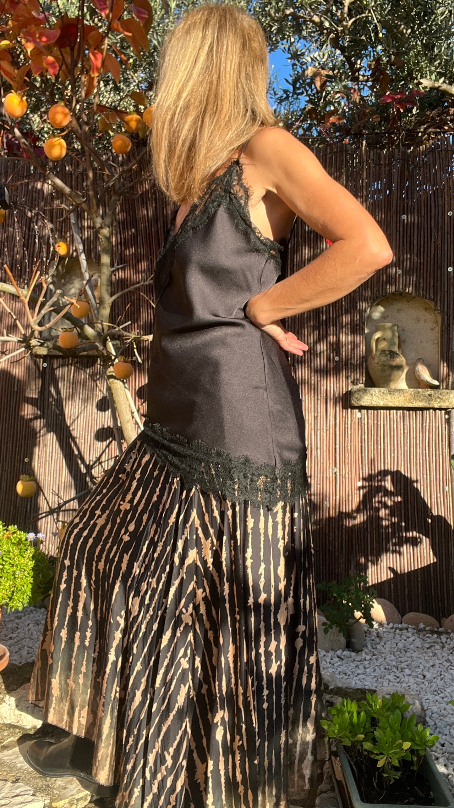 TUNIQUE COURTE A BRETELLE ASYMETRIQUE NOIR