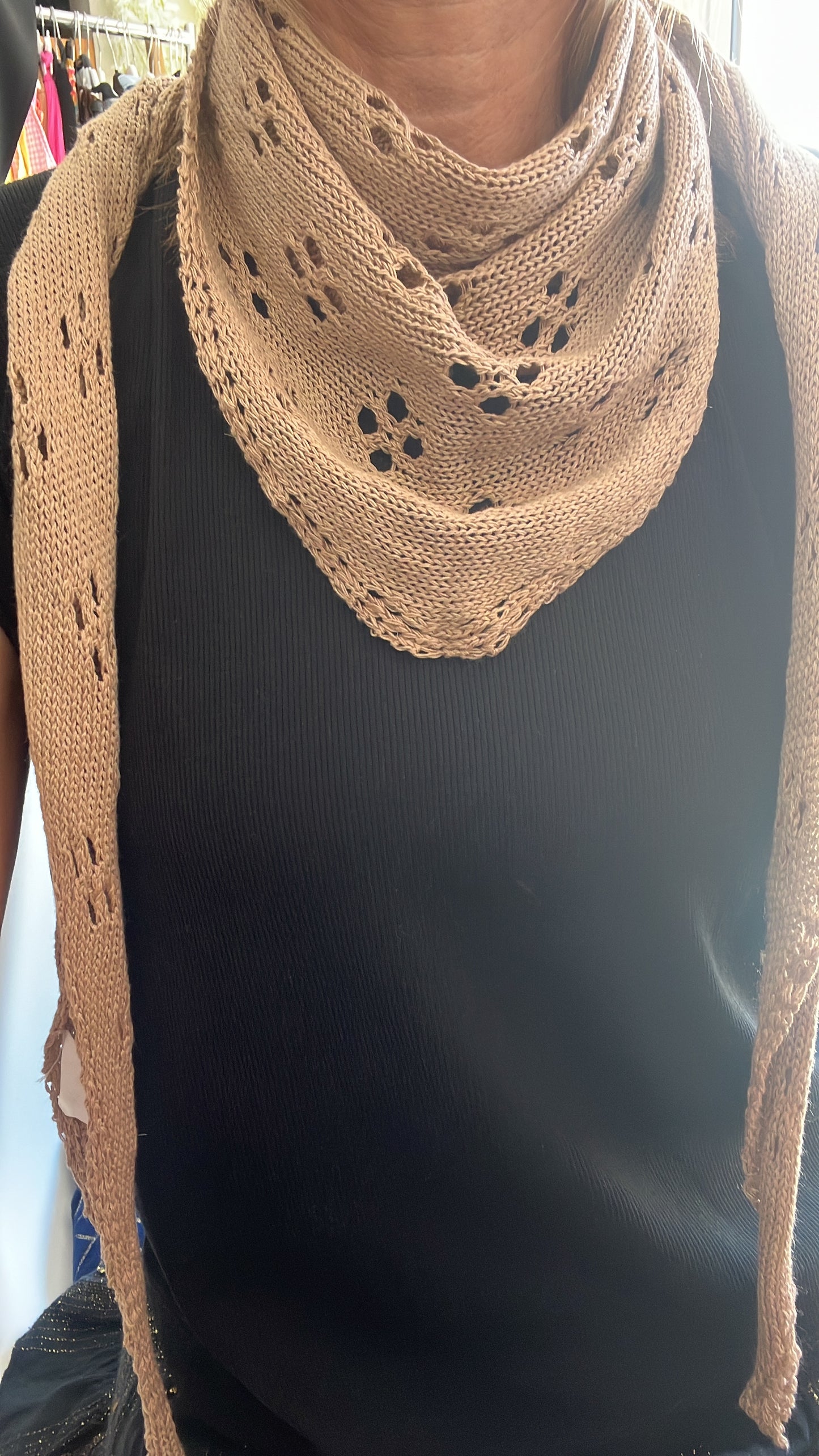 PETIT TRIANGLE AU CROCHET (STYLE BANDANA)