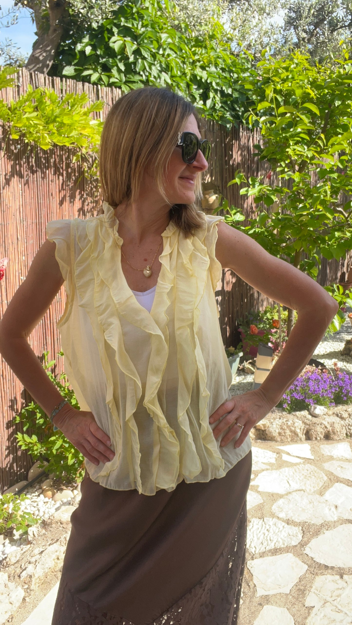 CHEMISIER JAUNE SANS MANCHES "FROU-FROU"