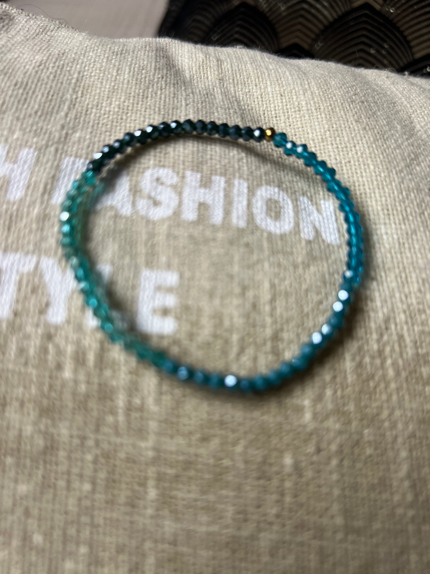 BRACELET ELASTIQUE PERLES BLEUES