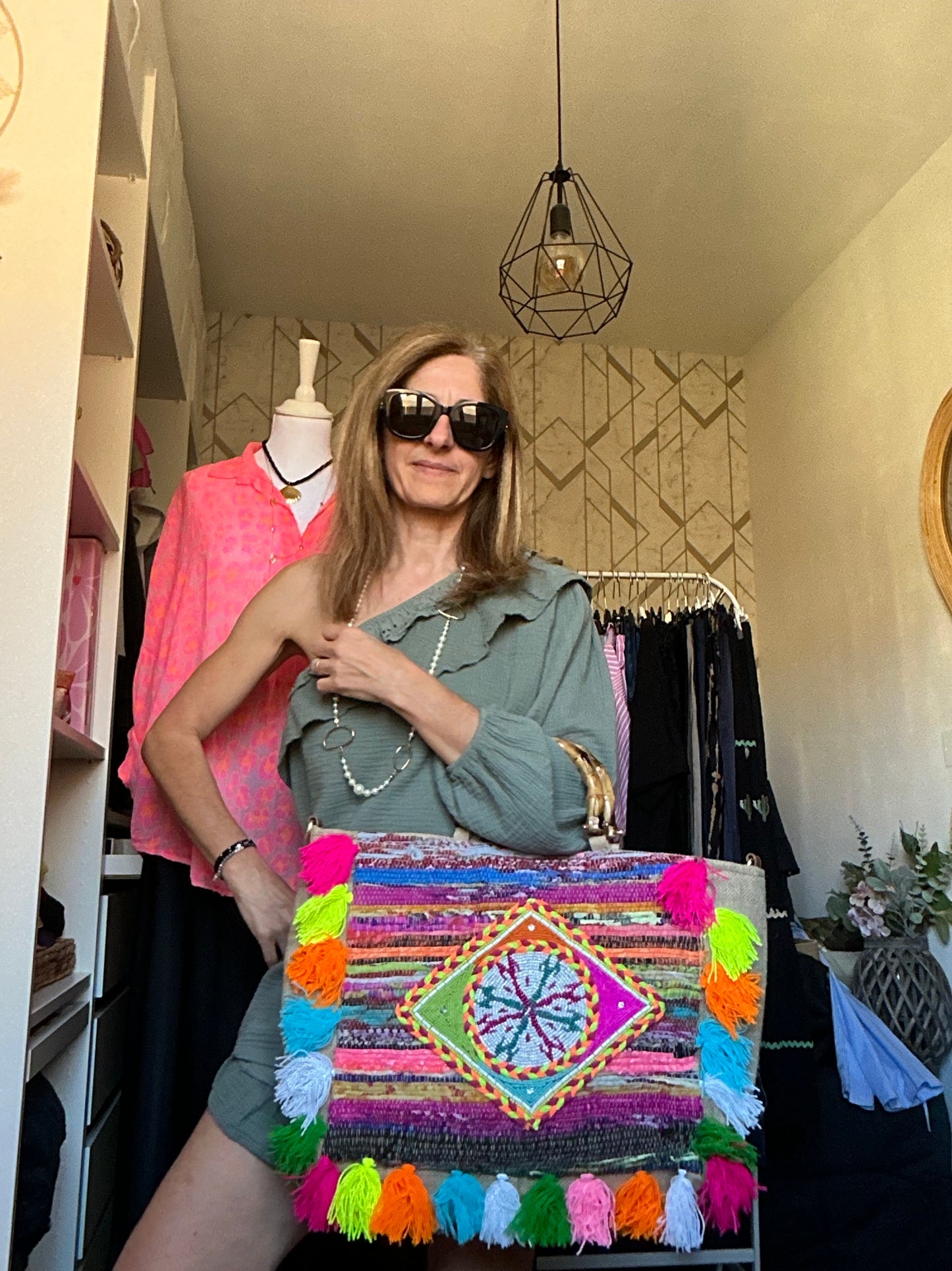 Sac de plage coloré avec des pompons