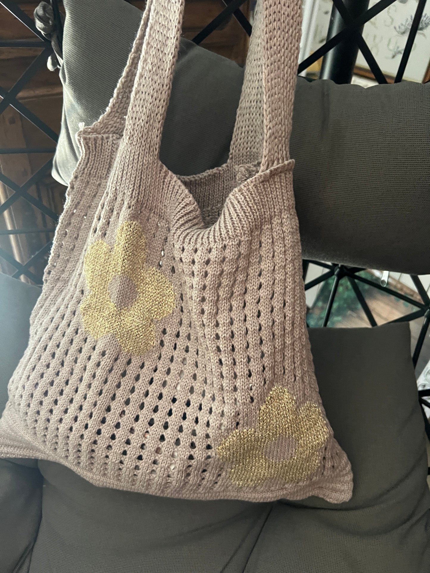Sac beige au crochet "fleurs dorées"