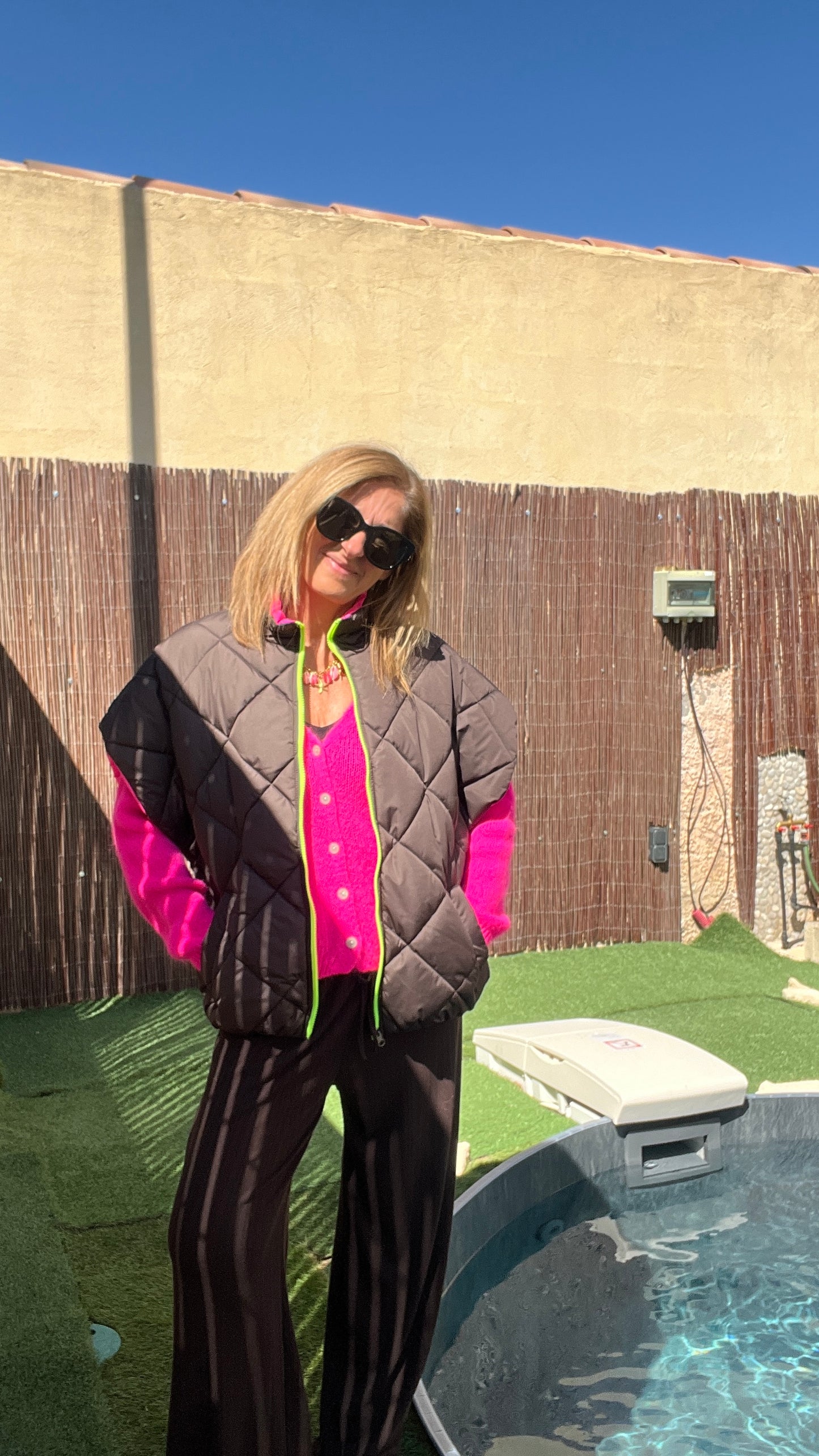 VESTE MATELASSEE CHOCOLAT/ROSE REVERSIBLE "NEON"