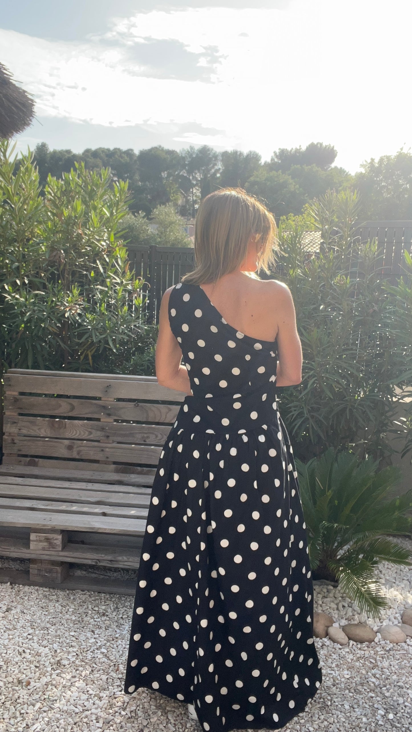 ROBE NOIRE A POIS BLANC POPELINE