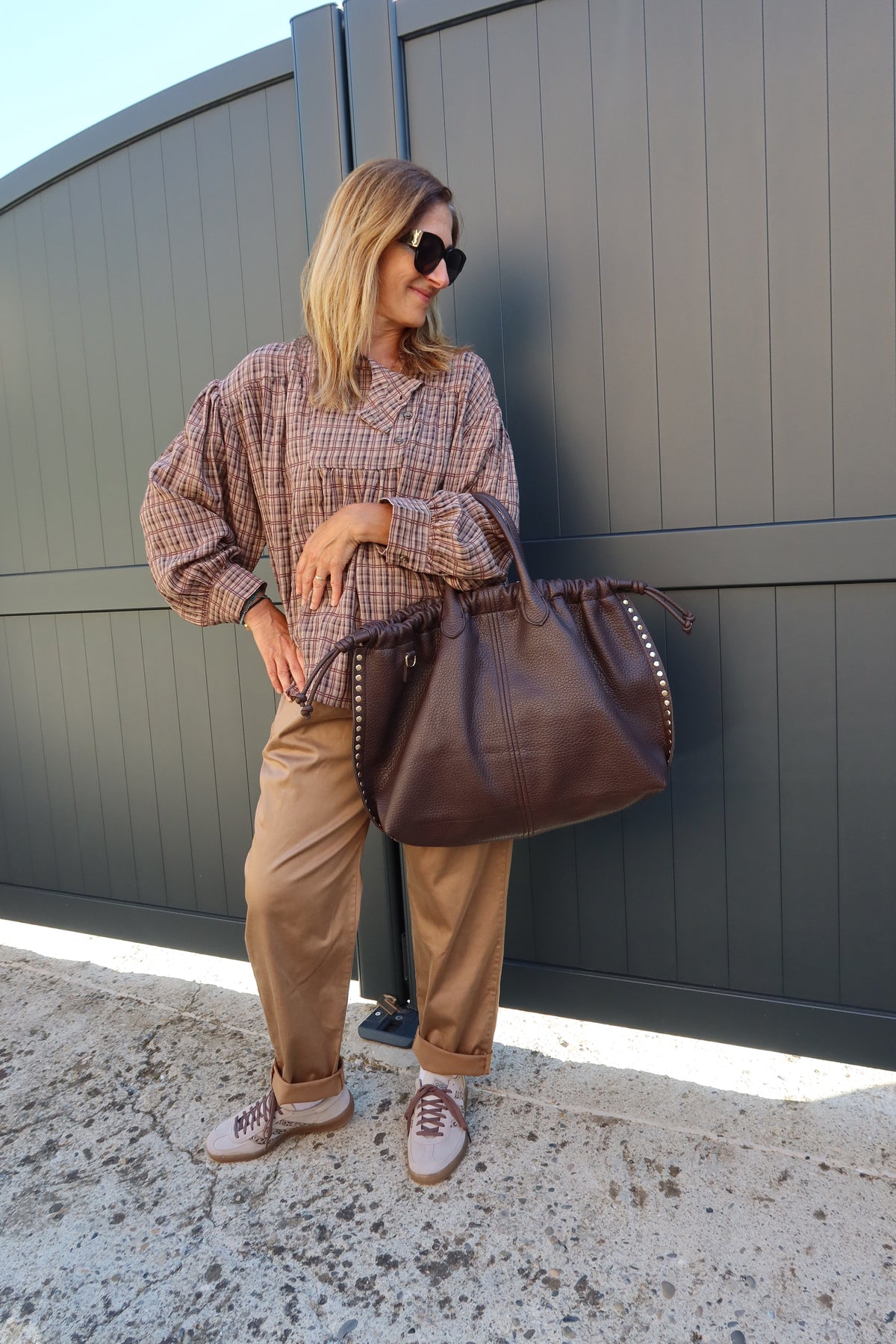 GRAND SAC EN SIMILICUIR CHOCOLAT