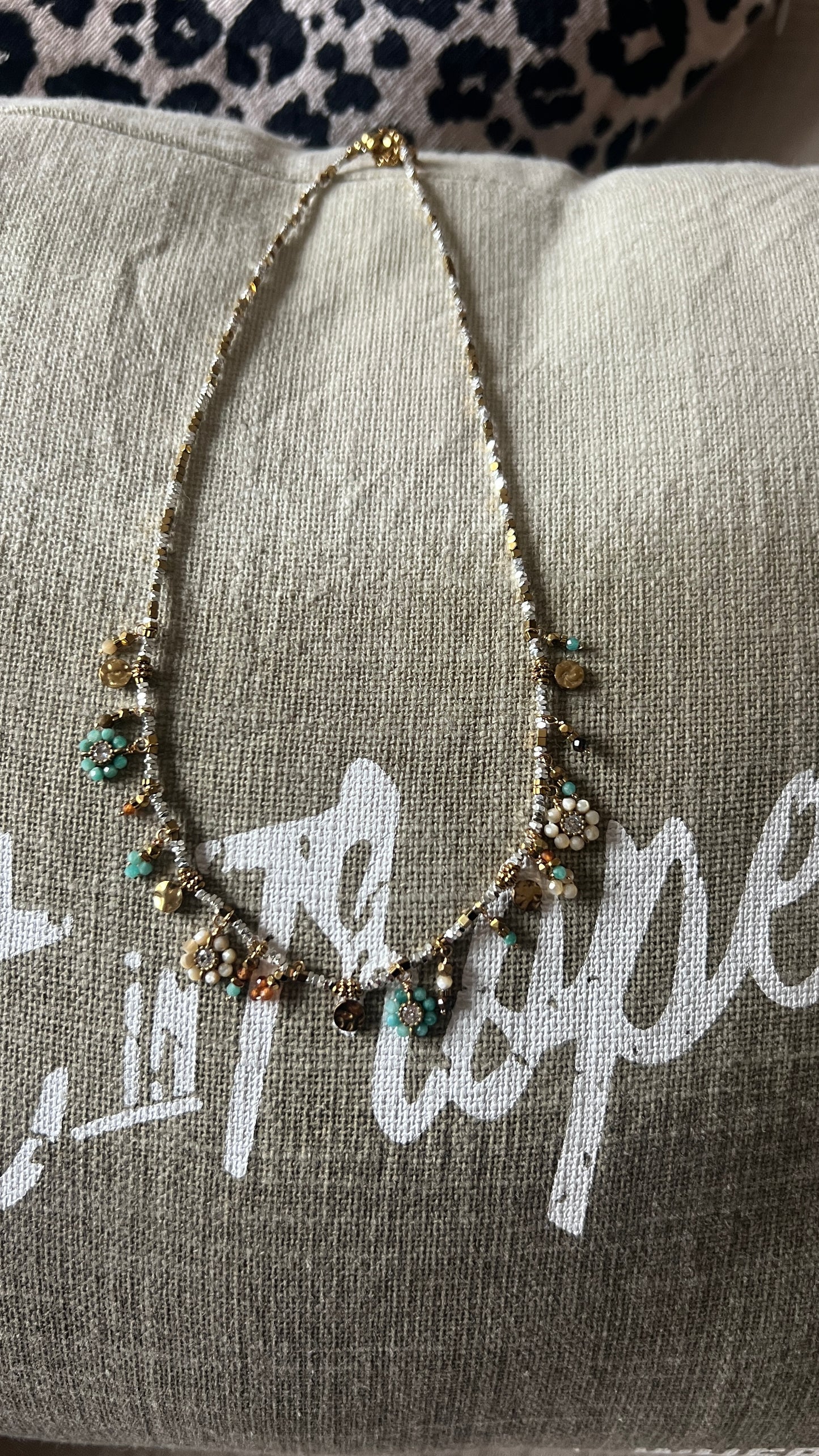 COLLIER DORE/ARGENTE FLEURS TURQUOISE/BLANC "HABAHA"