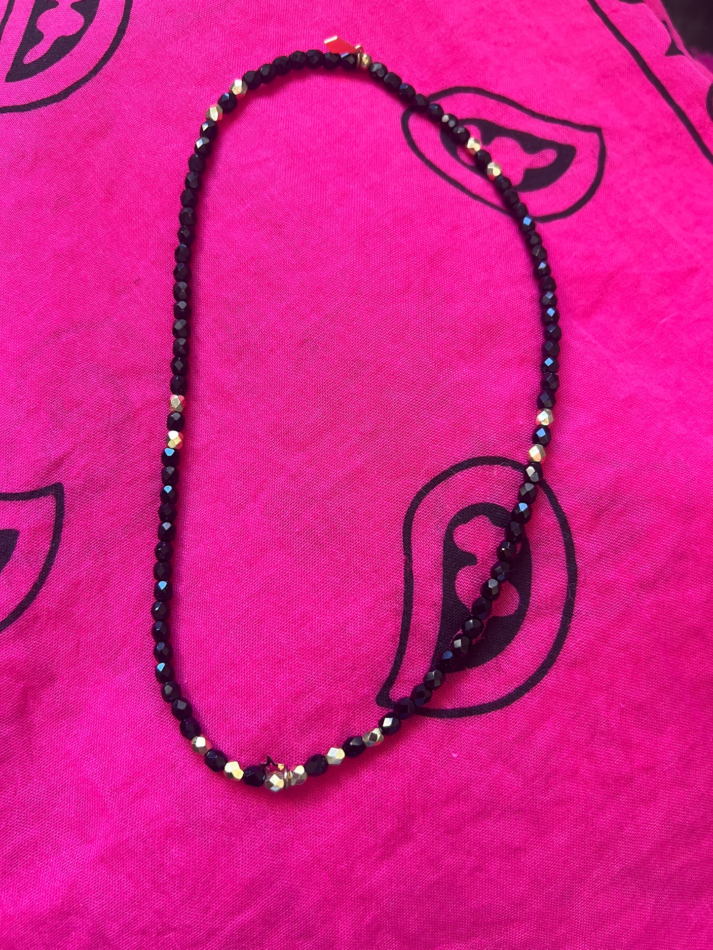 Collier  Elastique noir & doré "OR"