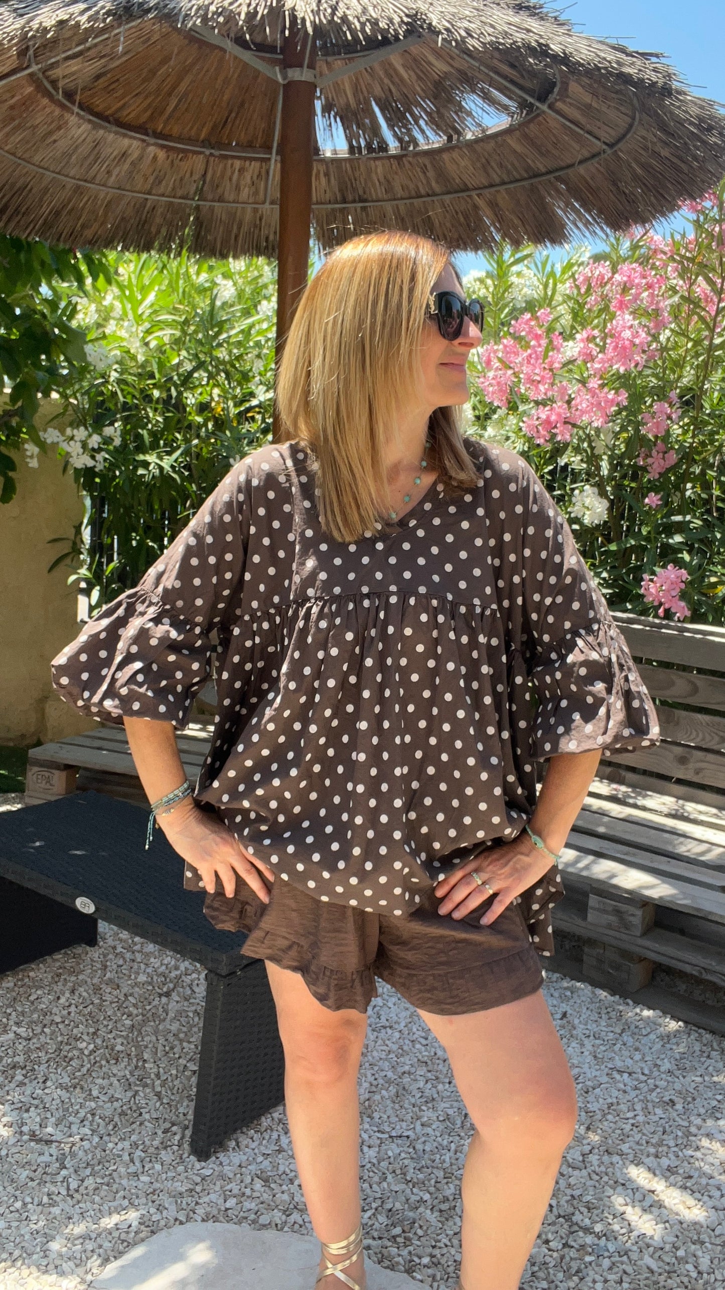 BLOUSE CHOCOLAT A POIS BLANC OVERSIZE