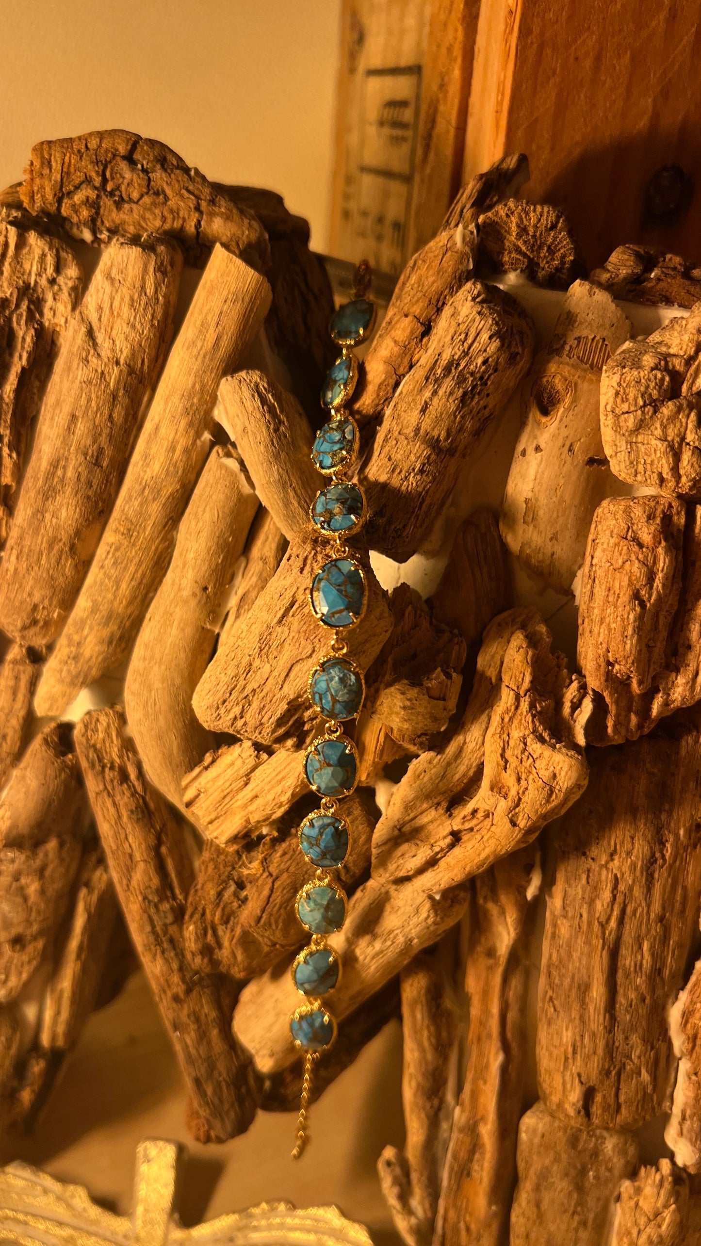 BRACELET EN PIERRE BLEU TURQUOISE "HABAHA"