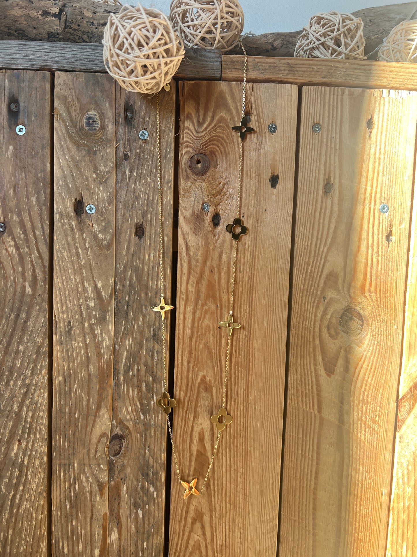 SAUTOIR DORE "PETALES D'OR"