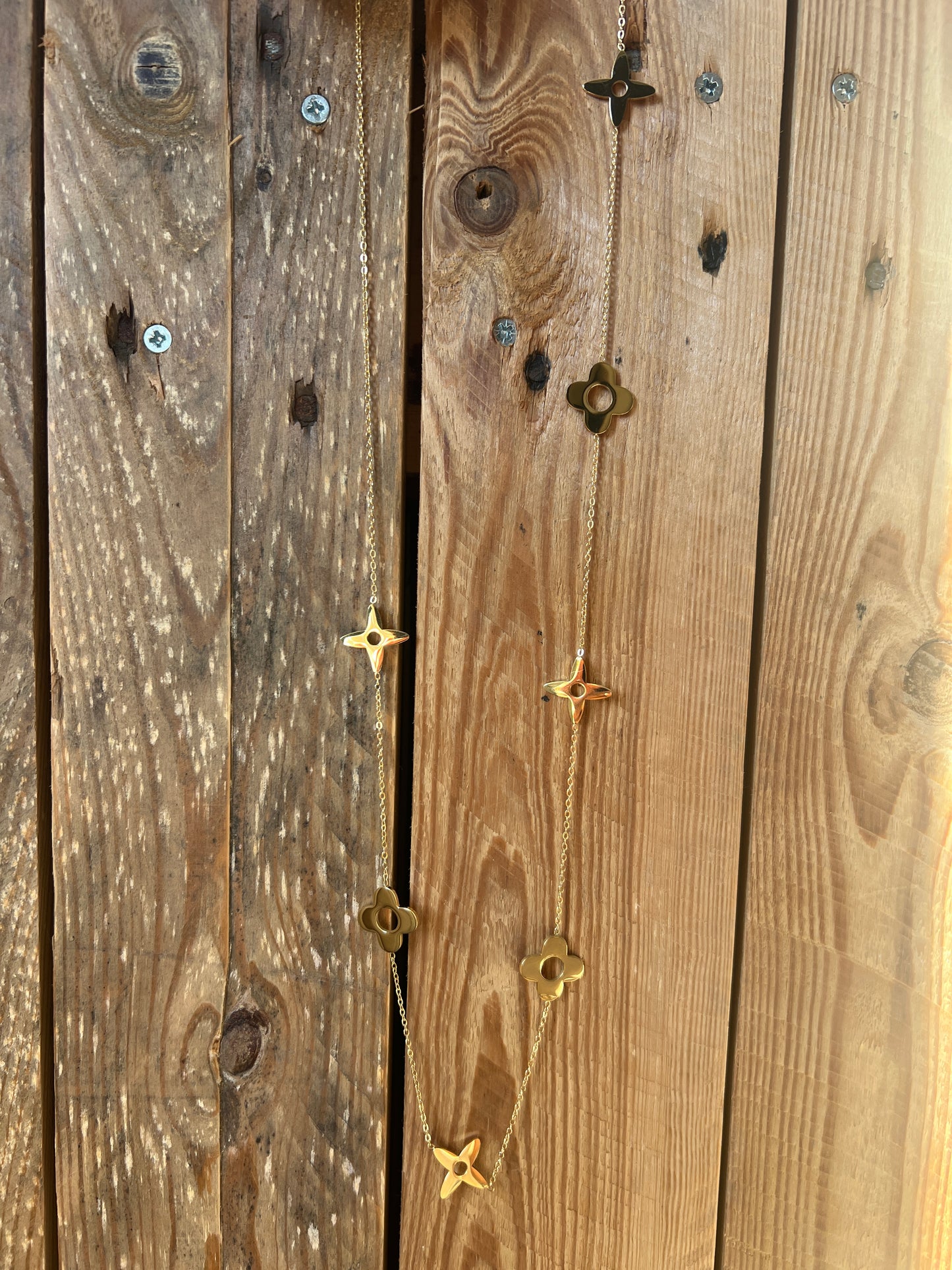 SAUTOIR DORE "PETALES D'OR"