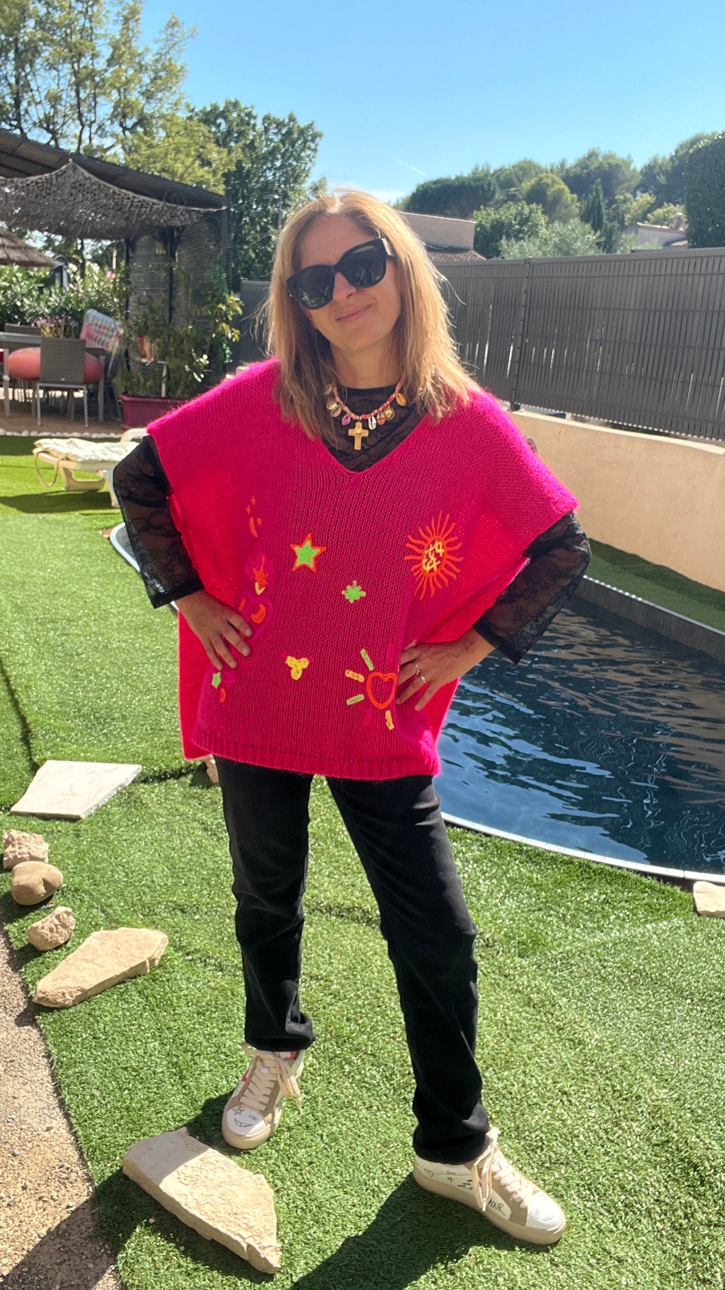 PULL PONCHO ROSE FLUO SANS MANCHES "ETOILE"