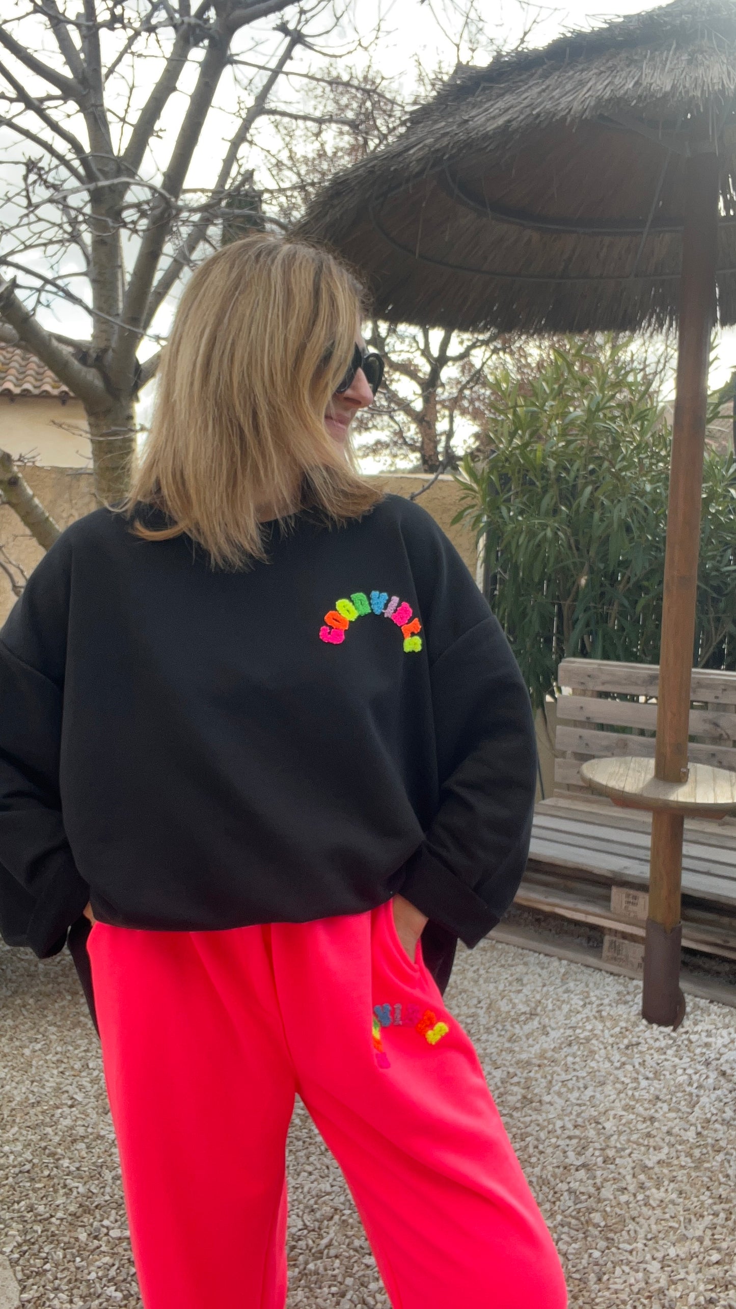 PANTALON ROSE FLUO STYLE JOGGING  "GOOD VIBES"
