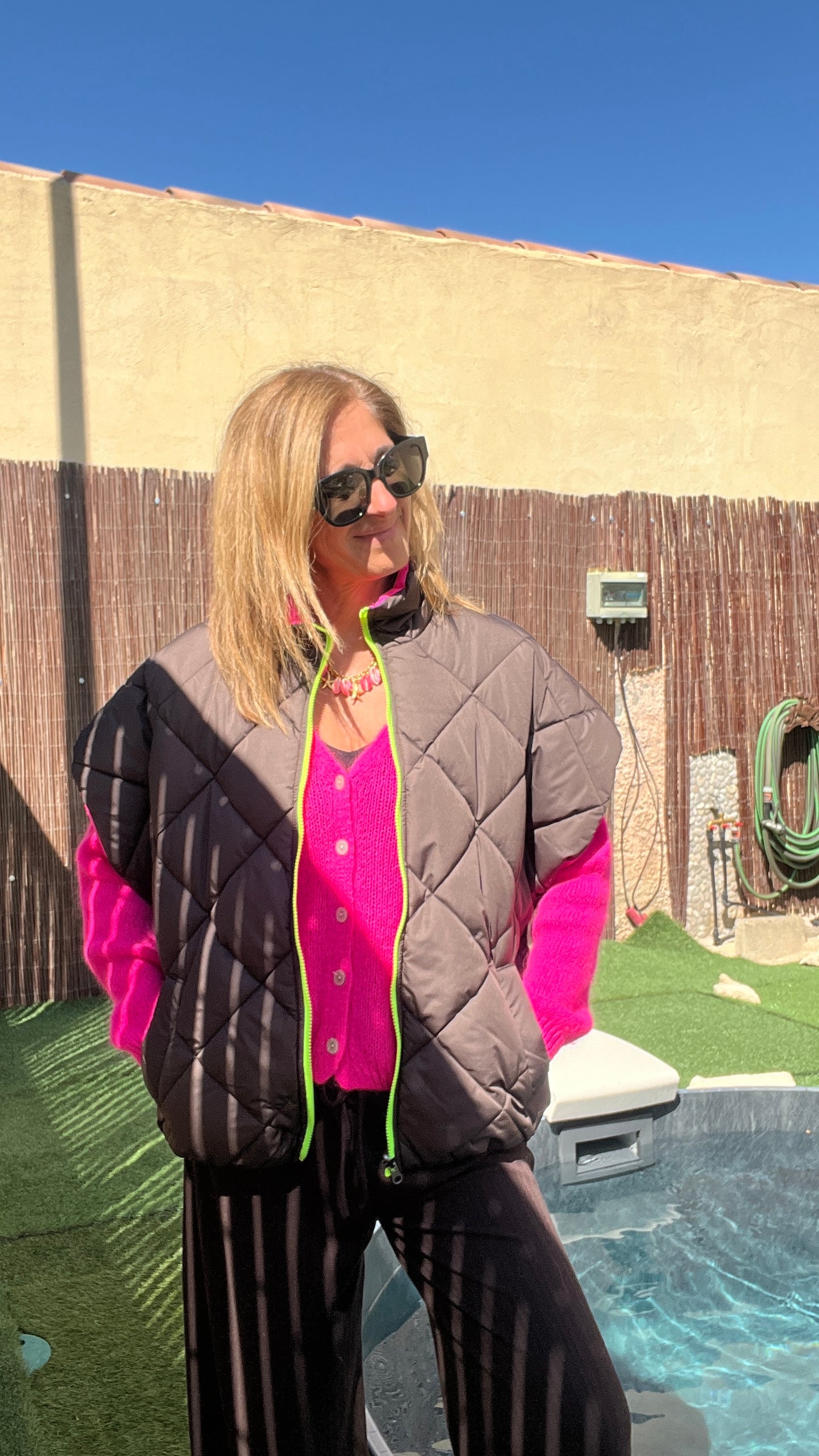 VESTE MATELASSEE CHOCOLAT/ROSE REVERSIBLE "NEON"