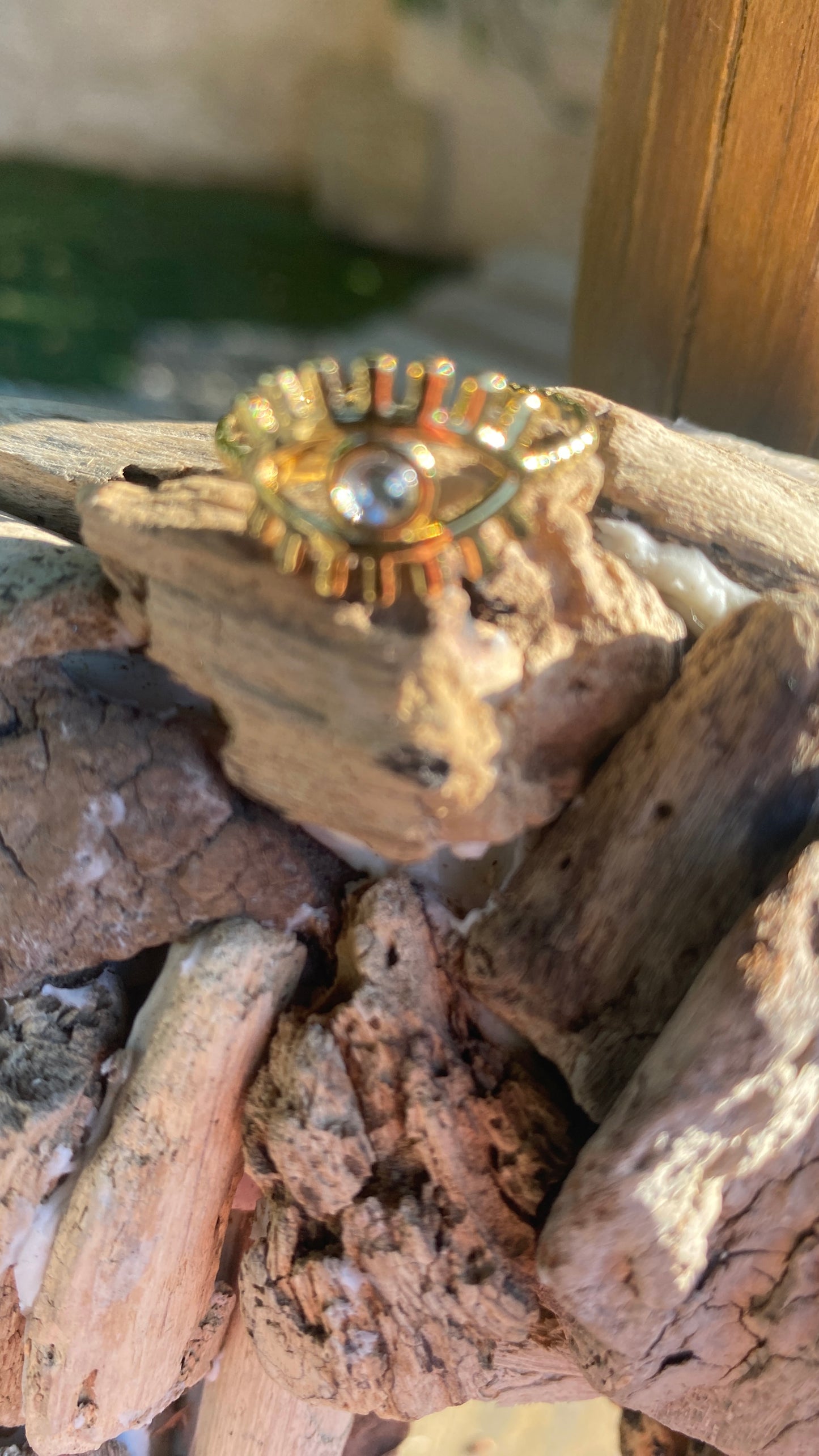 Bague dorée pierre blanche "œil grec"