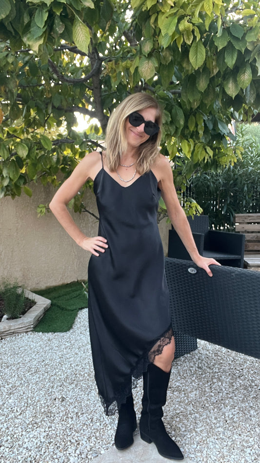 ROBE BRETELLES NOIRE ASYMETRIQUE DENTELLE