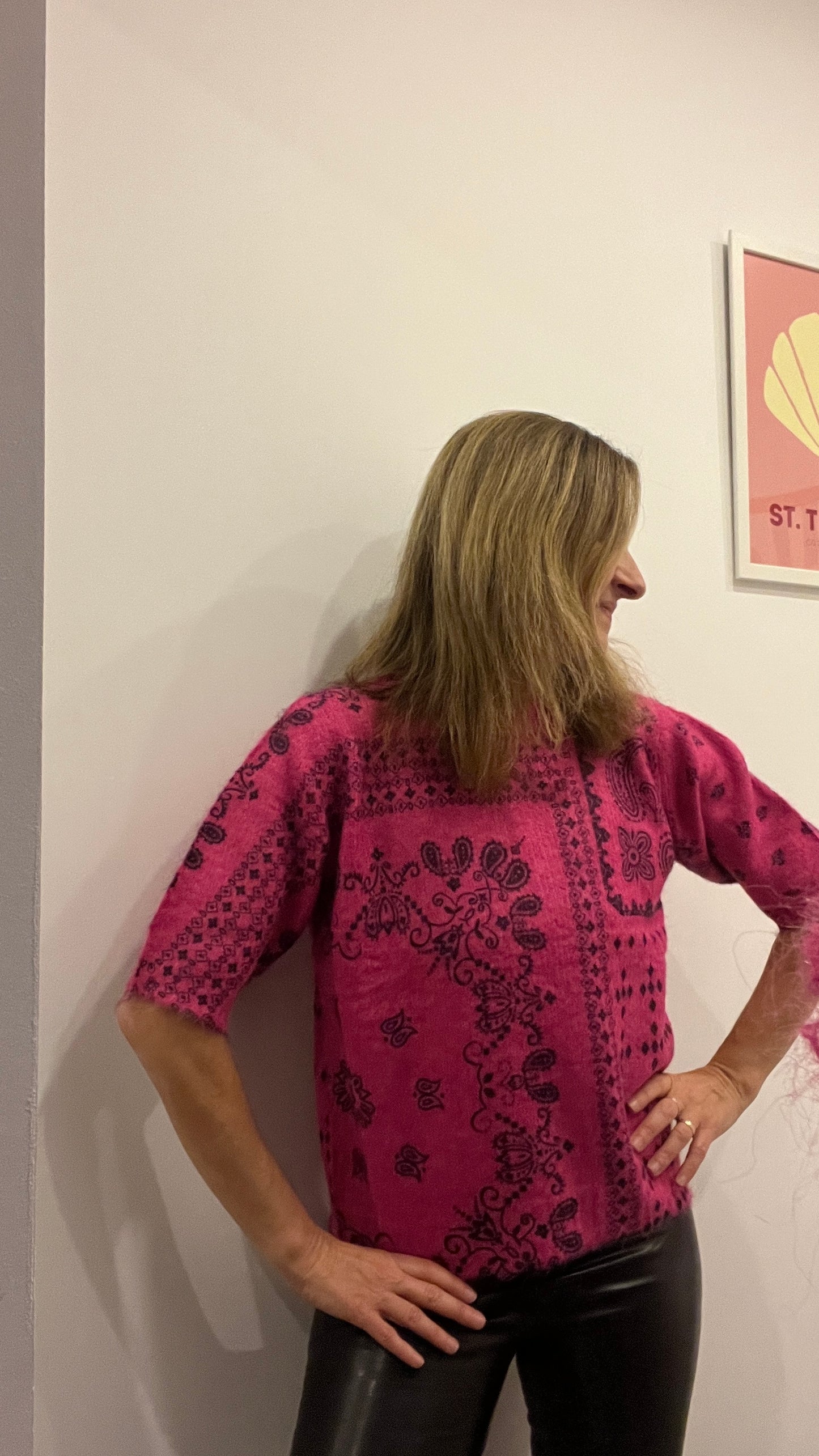 PULL ROSE FUCHSIA BANDANA MANCHES COURTES