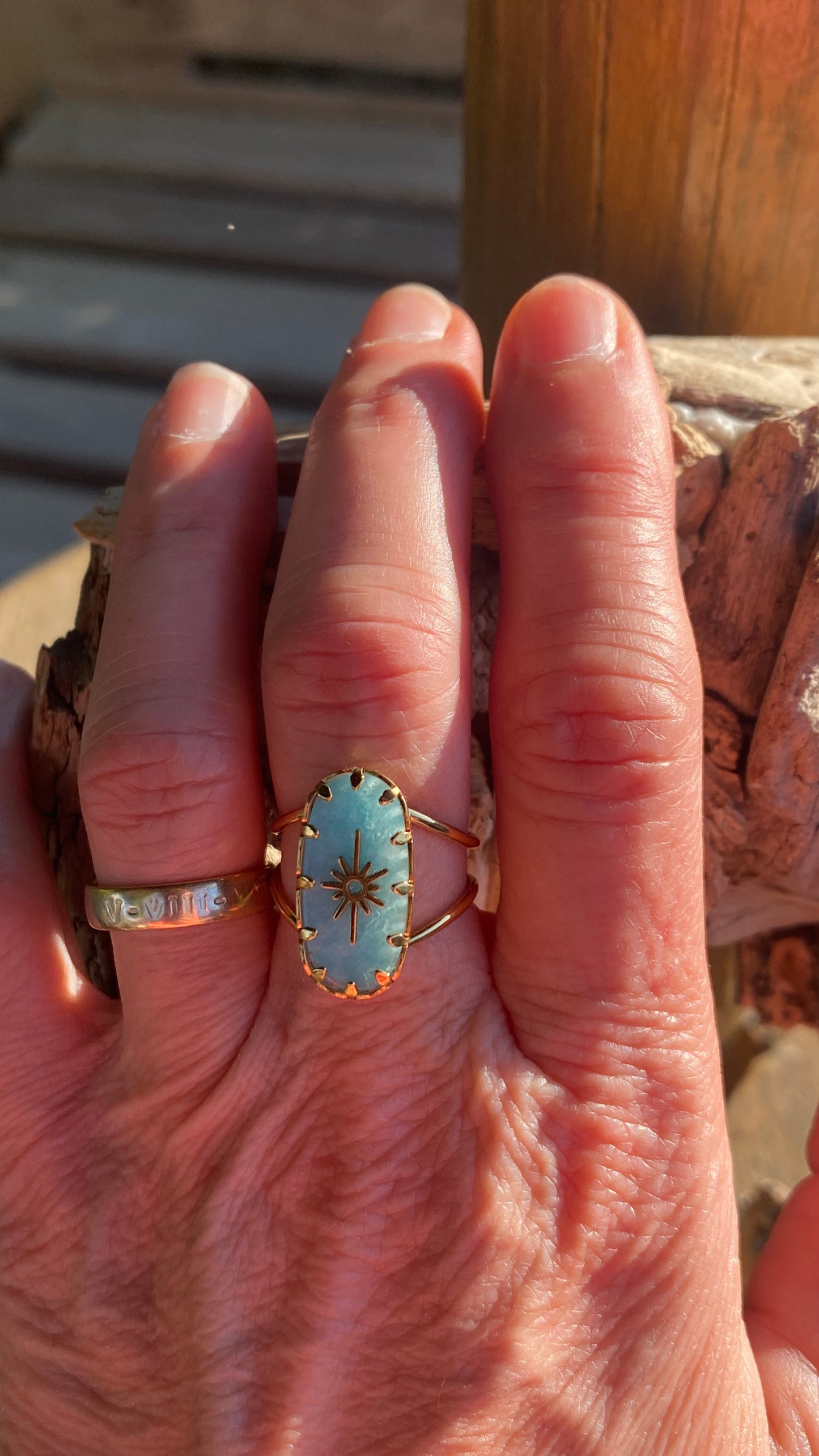Bague dorée "Pierre bleue Métérorite"