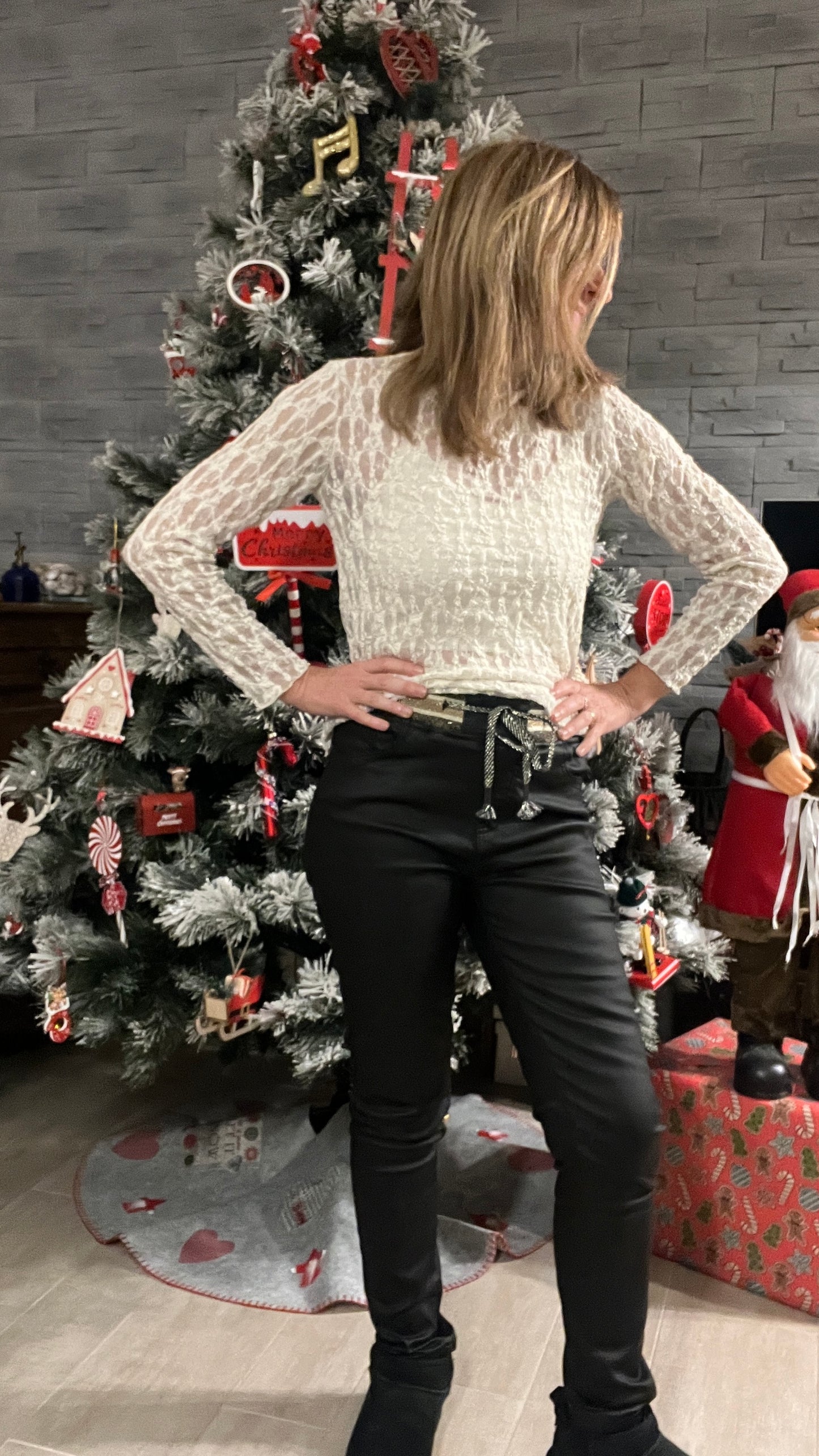 TOP BEIGE EN DENTELLE MANCHES LONGUES