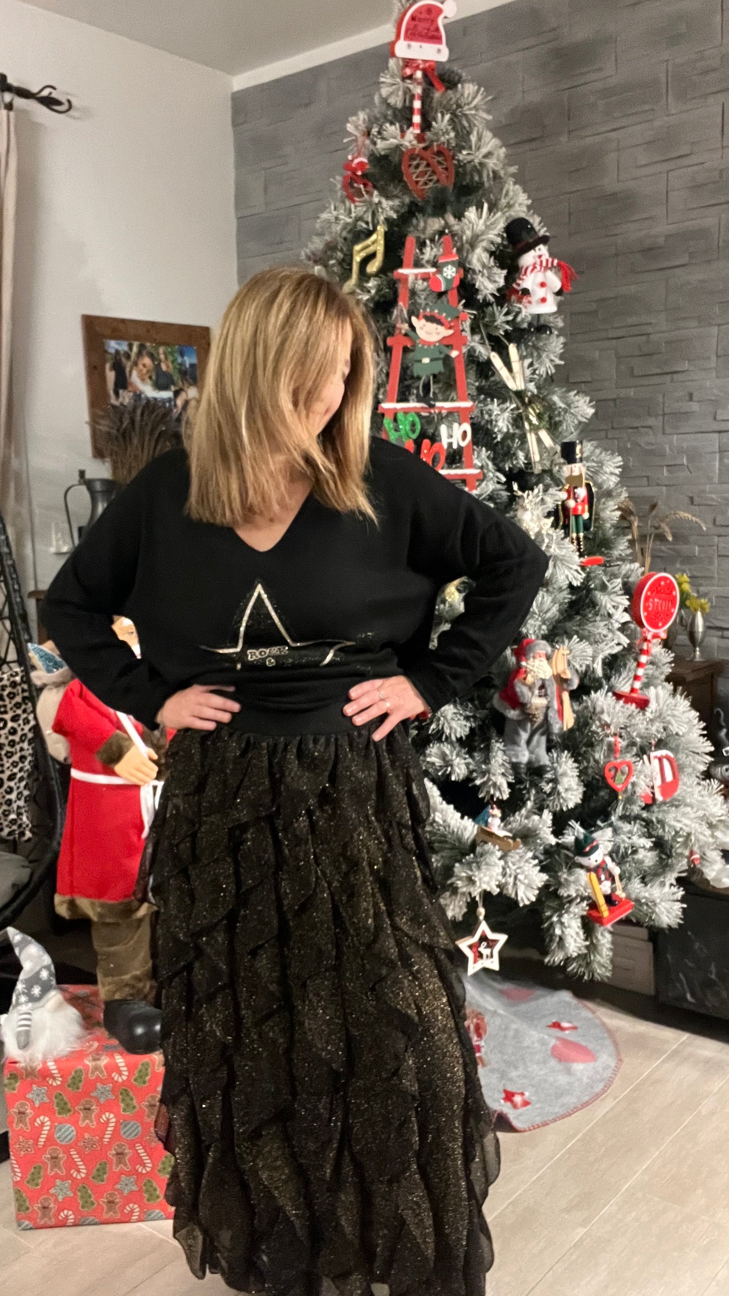 JUPE LONGUE NOIRE/DOREE PAILLETEE A VOLANTS