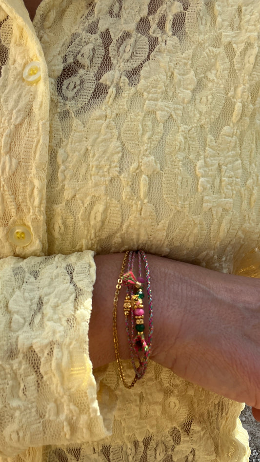 BRACELET TRIPLE CORDON & CHARMS/POMPONS ROSE/VERT "HABAHA"
