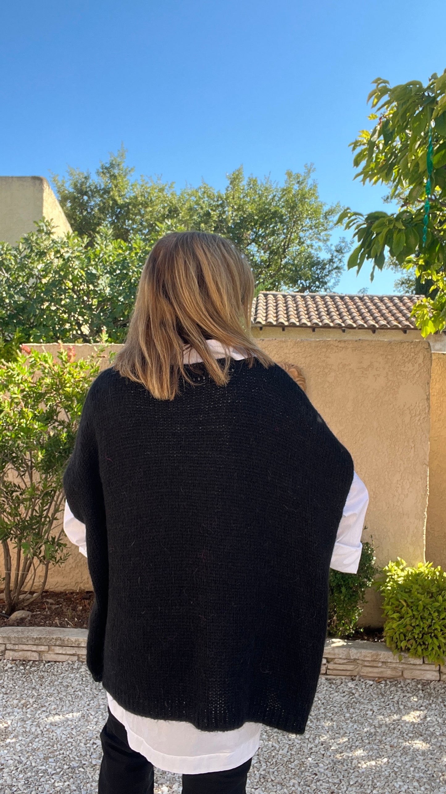 PULL PONCHO NOIR SANS MANCHES NOIR "ETOILE"