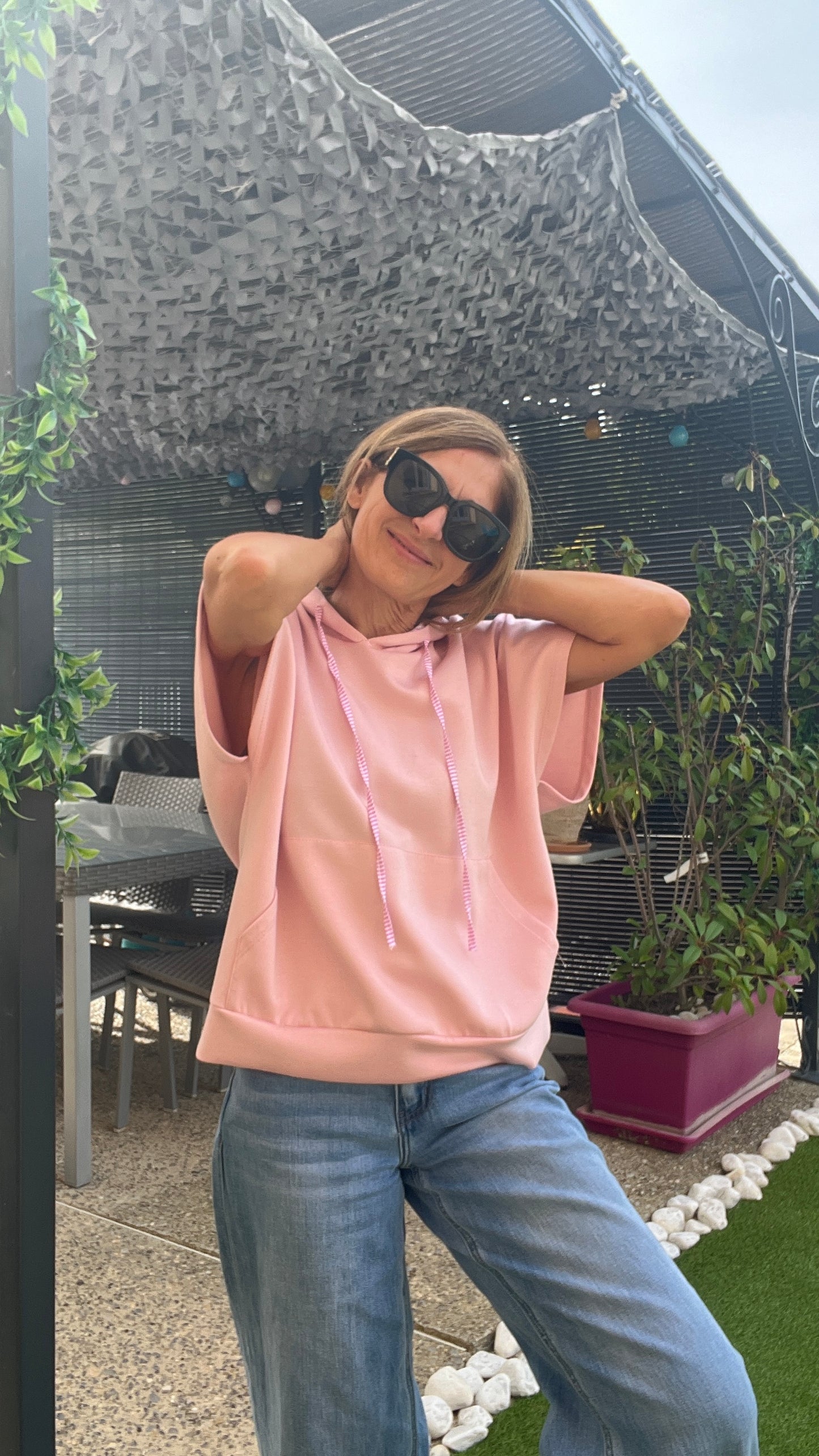 SWEAT A CAPUCHE ROSE MANCHES COURTES "CAPUCINE"