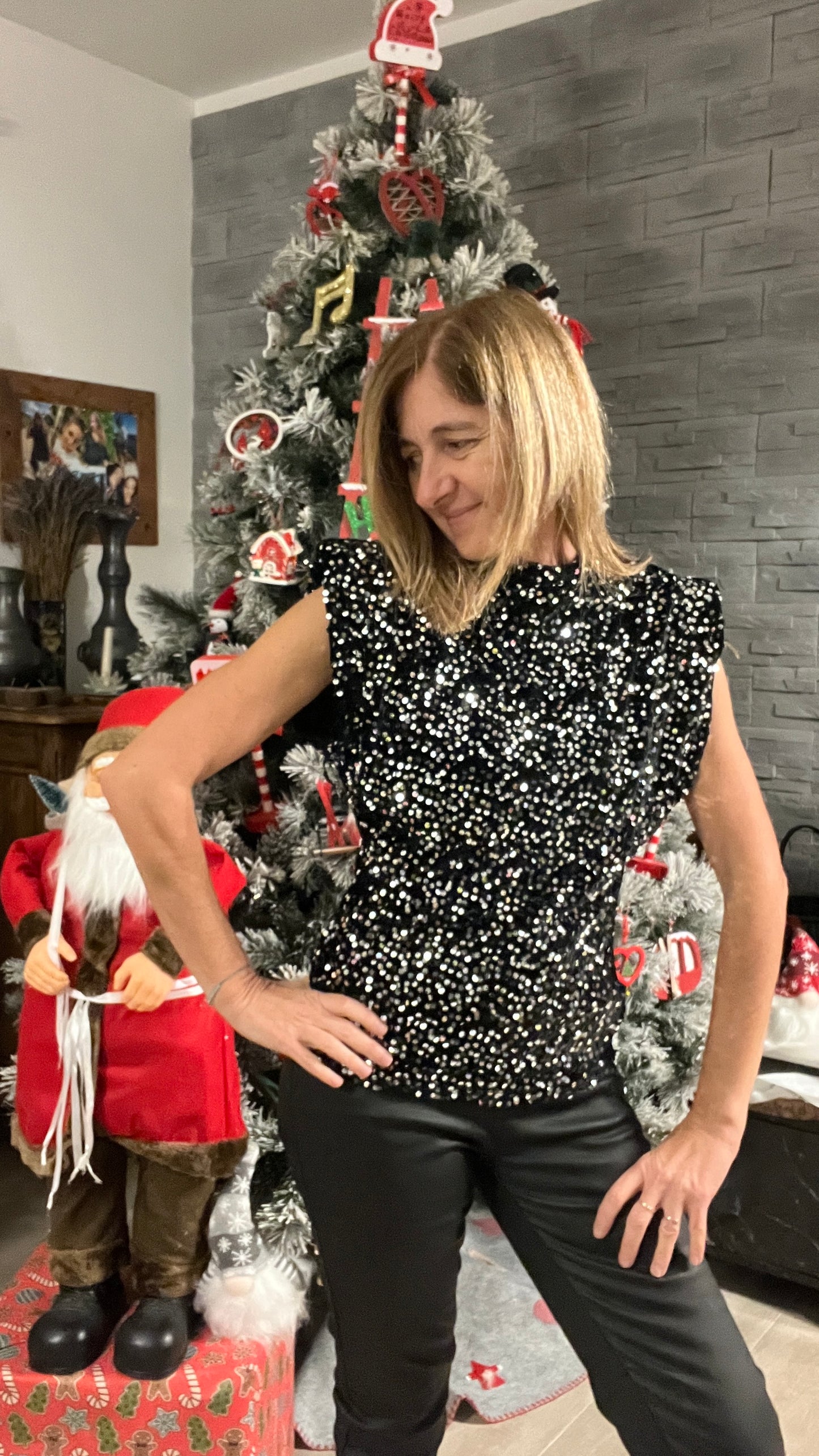 TOP A SEQUINS ARGENTE/NOIR A EPAULETTES