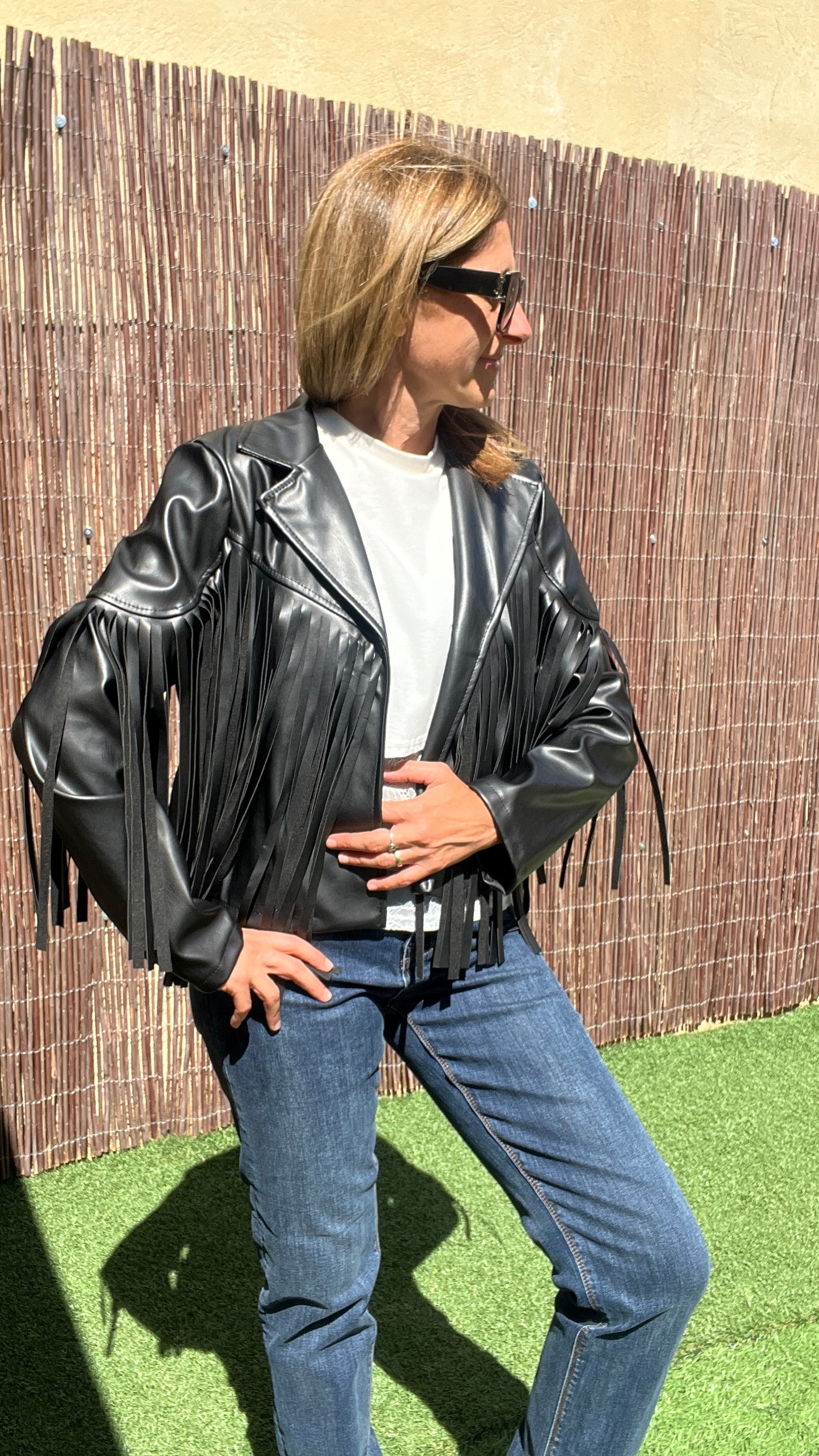 VESTE A FRANGES NOIRE "SIMILICUIR"