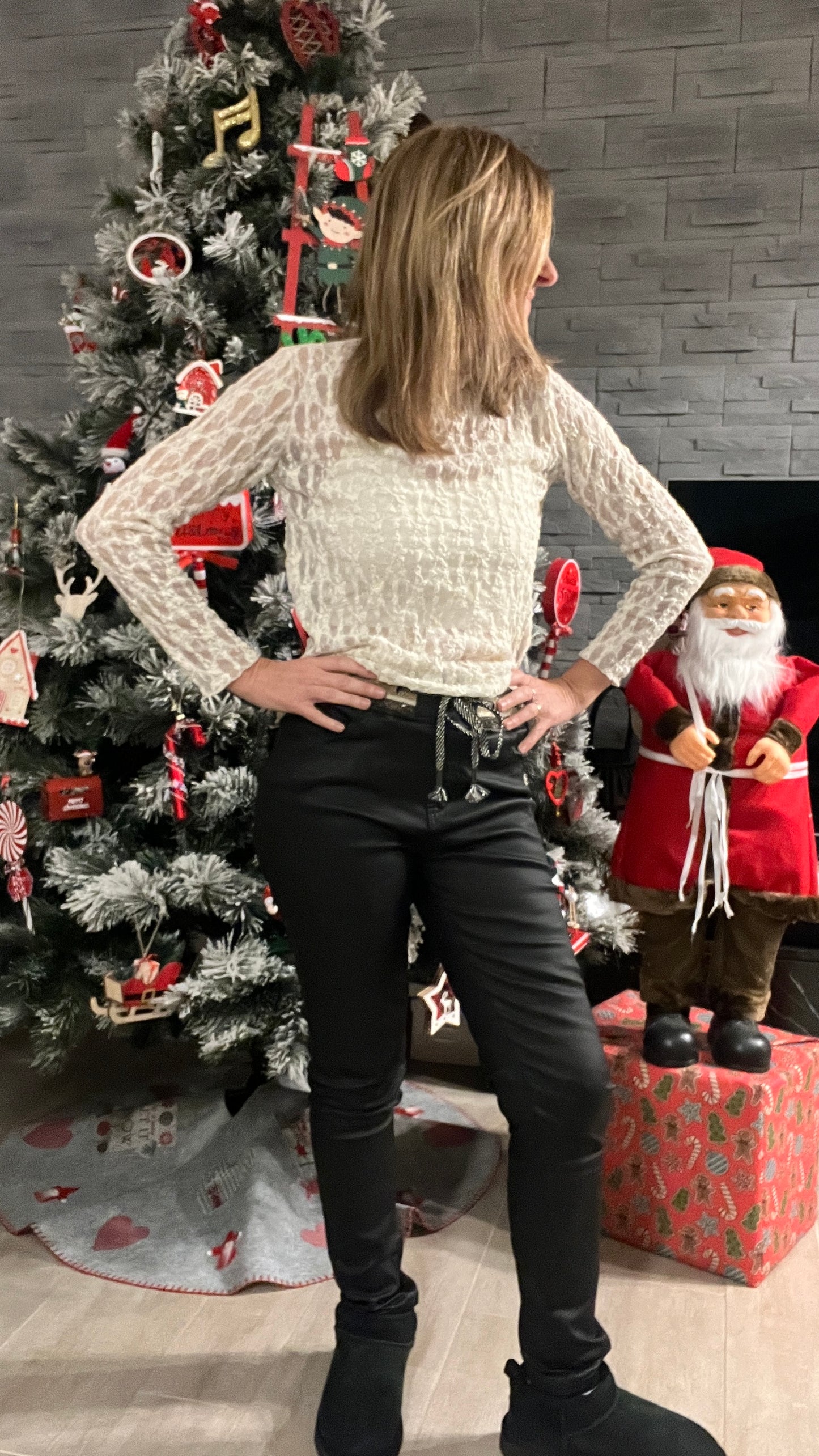 TOP BEIGE EN DENTELLE MANCHES LONGUES