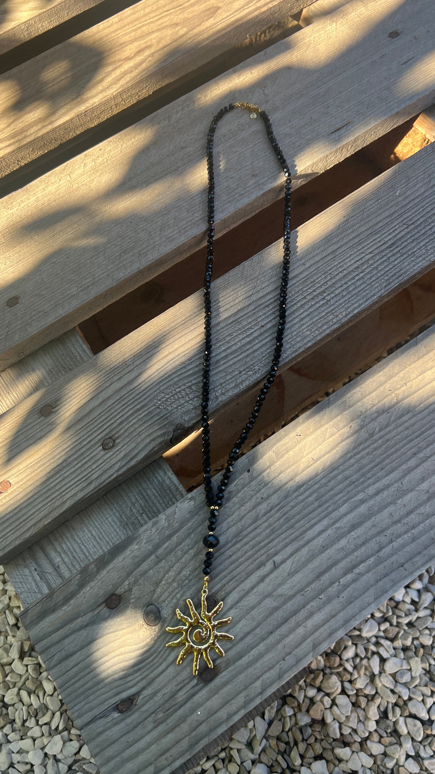 SAUTOIR EN PERLES "SOLEIL"