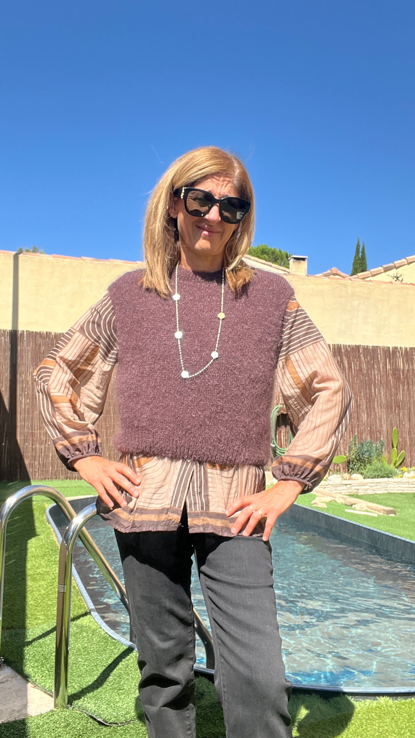 PULL SANS MANCHES "CHOCOLAT"