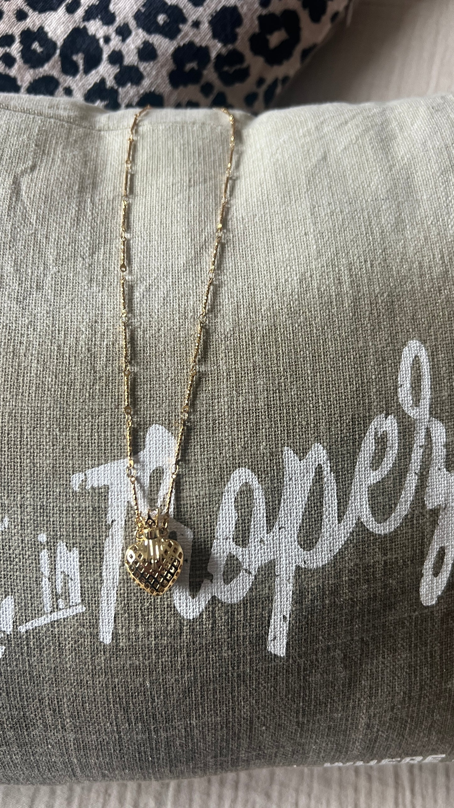 COLLIER COEUR PAVE DE STRASS & COURONNE "HABAHA"