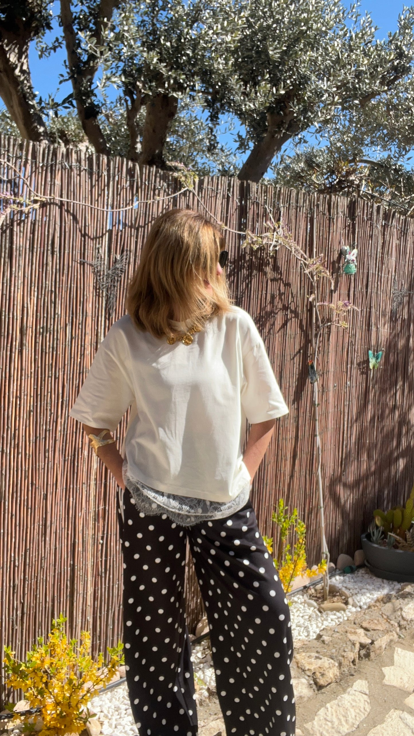 PANTALON STYLE JOGG NOIR A POIS BLANC