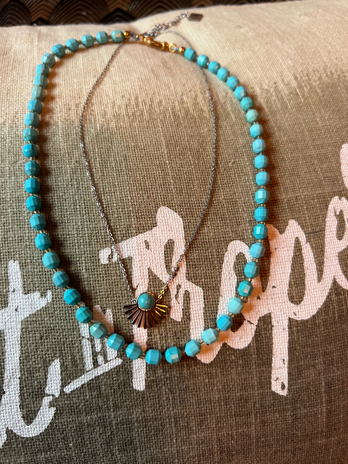 COLLIER PERLES OVALES TURQUOISES