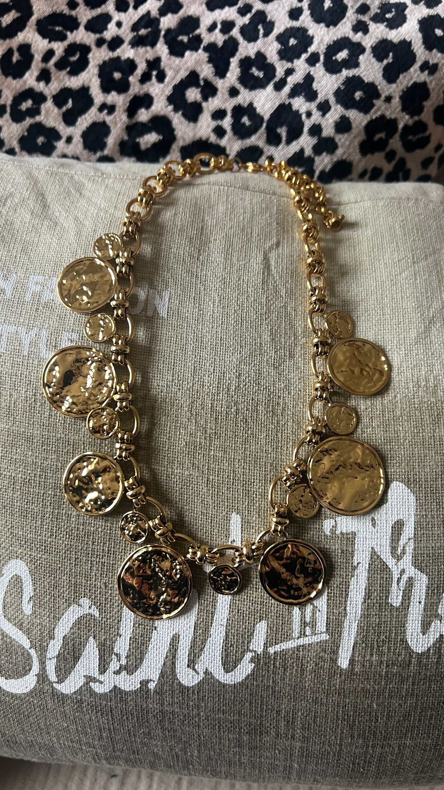 COLLIER DORE & MEDAILLONS & PIECES "HABAHA"