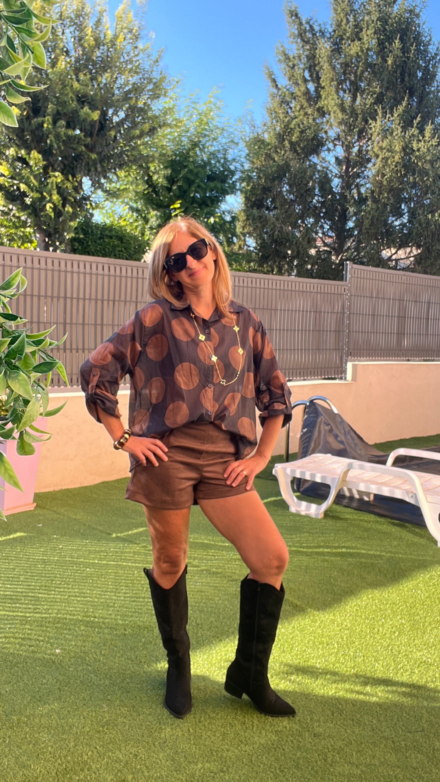 CHEMISIER  NOIR "A POIS CHOCOLAT"