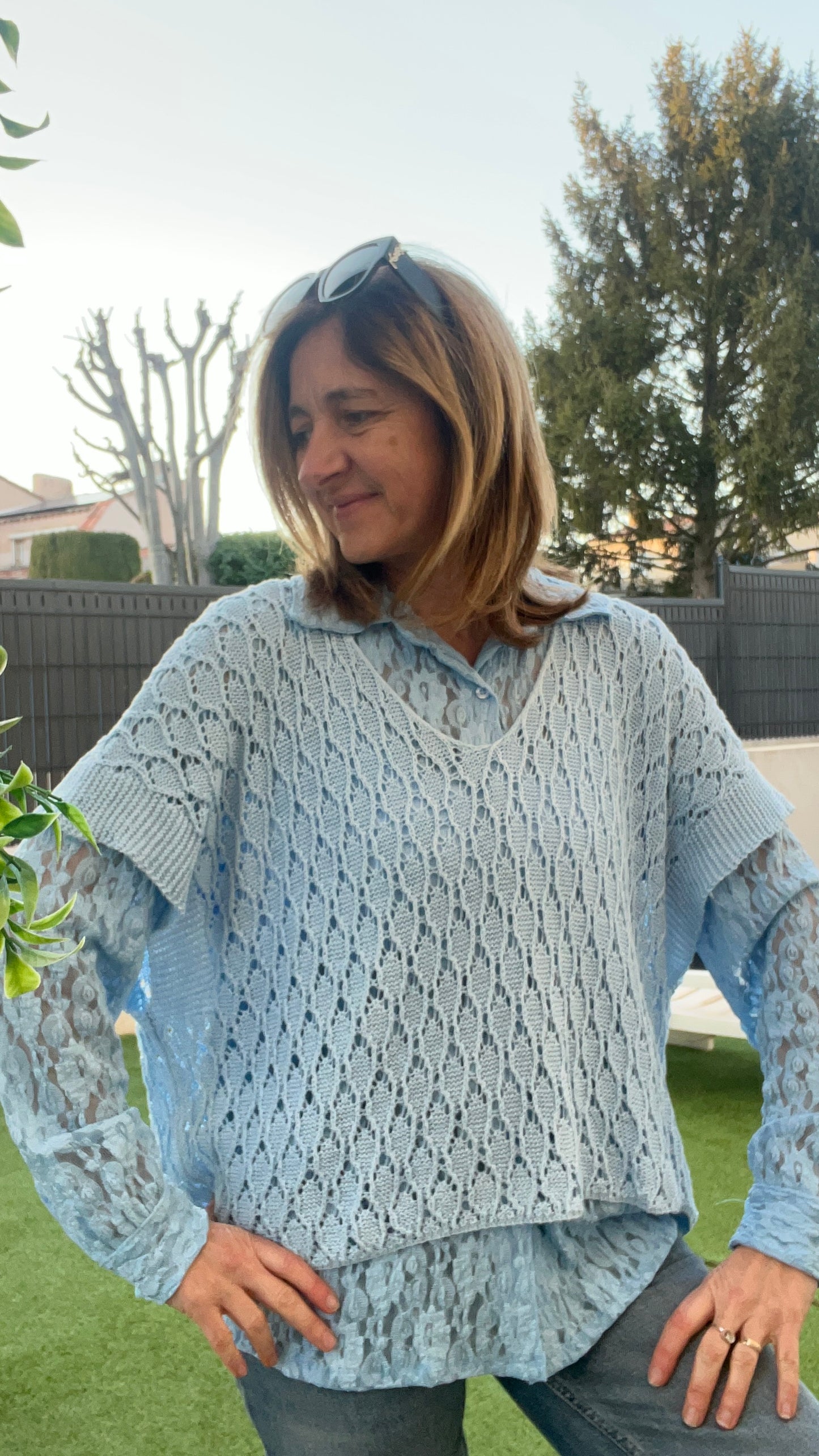 PULL SANS MANCHES AU CROCHET