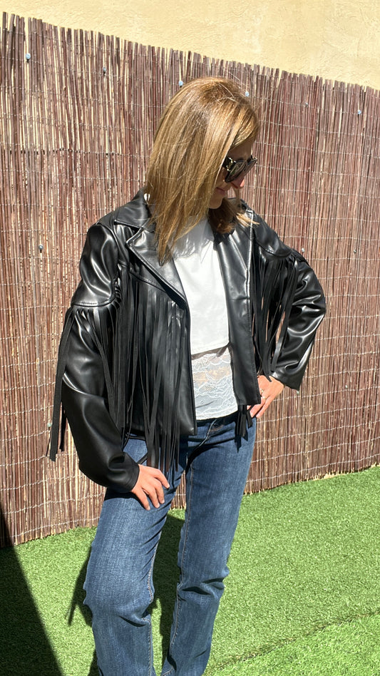 VESTE A FRANGES NOIRE "SIMILICUIR"