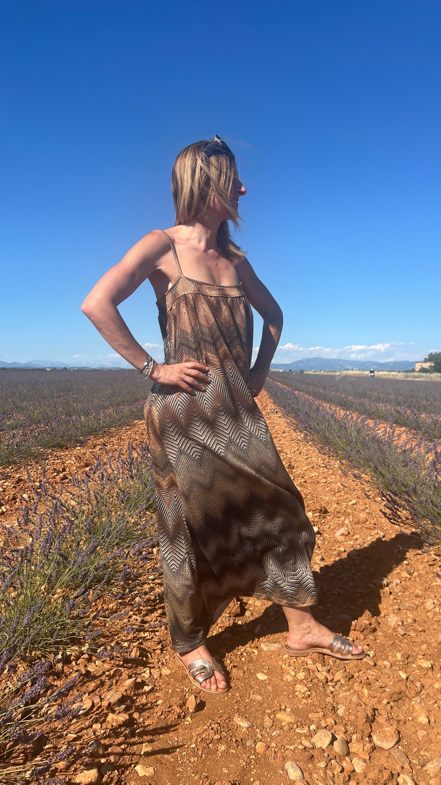 ROBE LONGUE GEOMETRIQUE COLORIS CHOCOLAT/NOIR/CAMEL