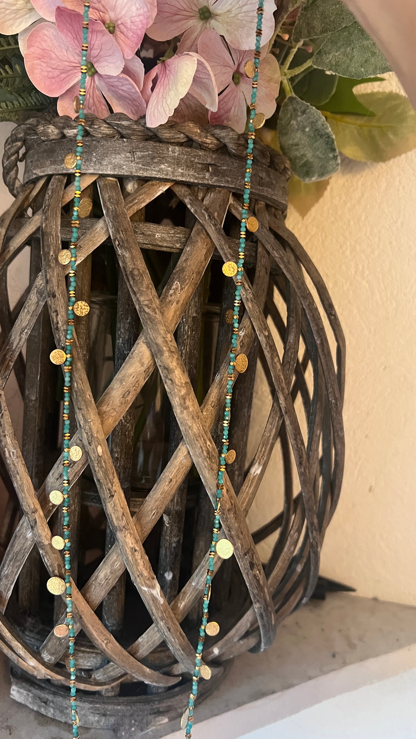 SAUTOIR BLEU TURQUOISE & MINIS PIECES DOREES "HABAHA"