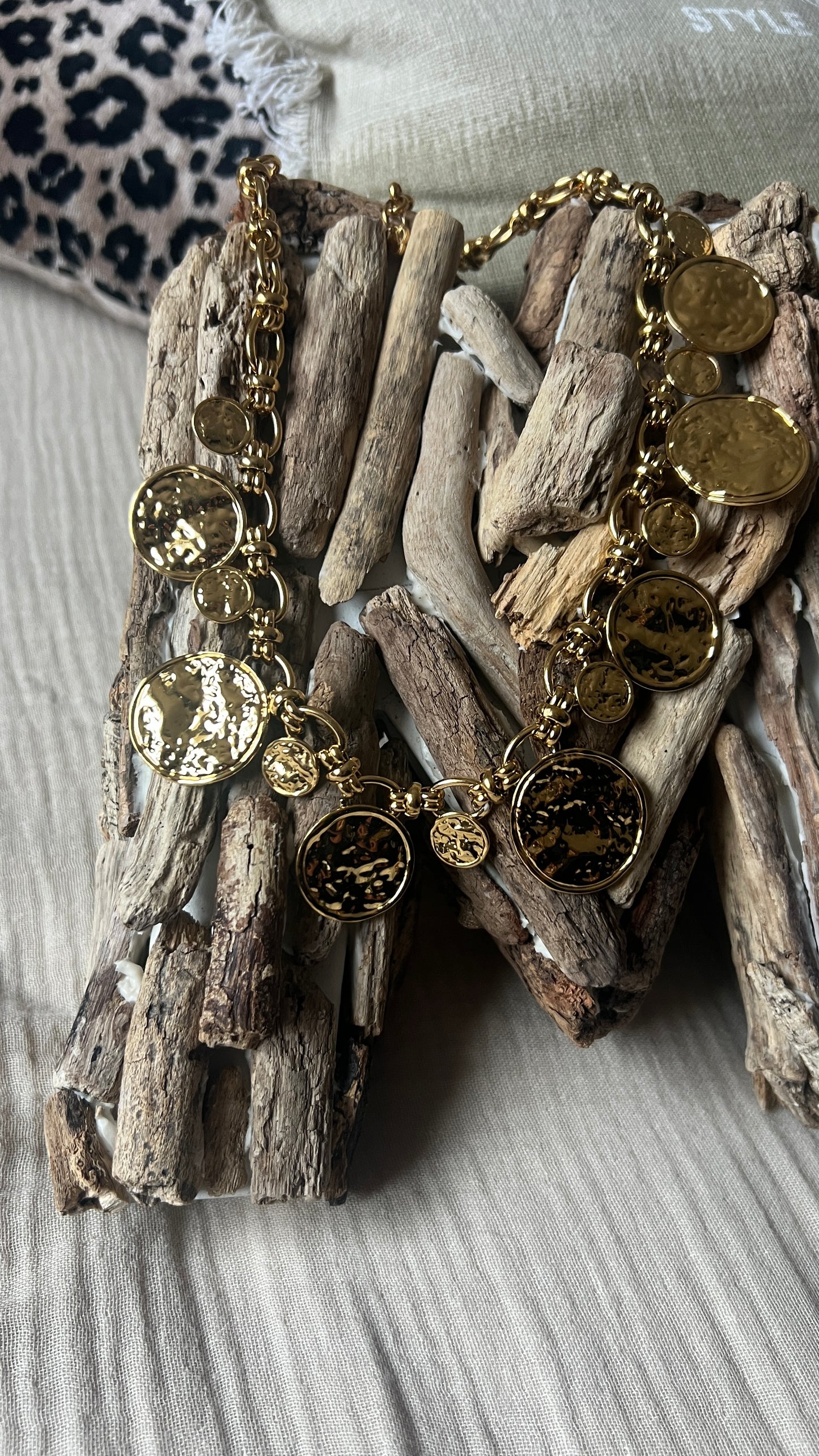 COLLIER DORE & MEDAILLONS & PIECES "HABAHA"