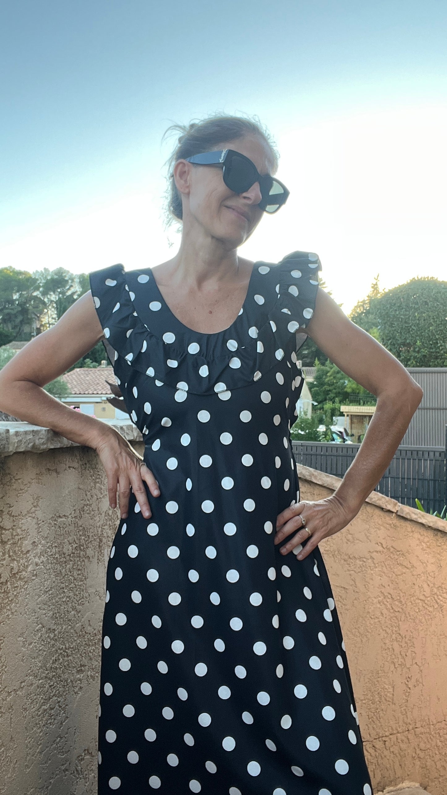 ROBE LONGUE NOIR A POIS BLANC
