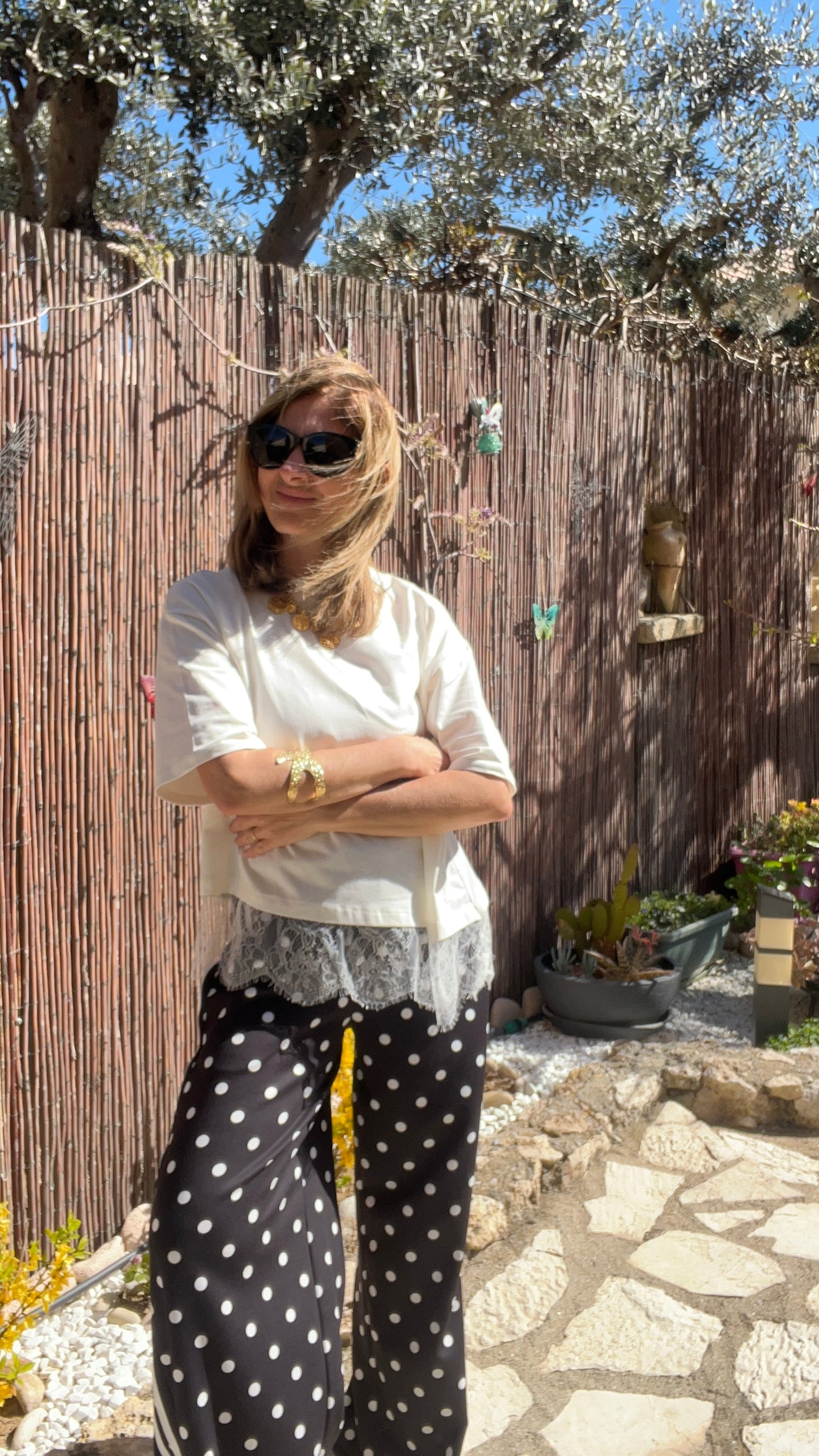 PANTALON STYLE JOGG NOIR A POIS BLANC