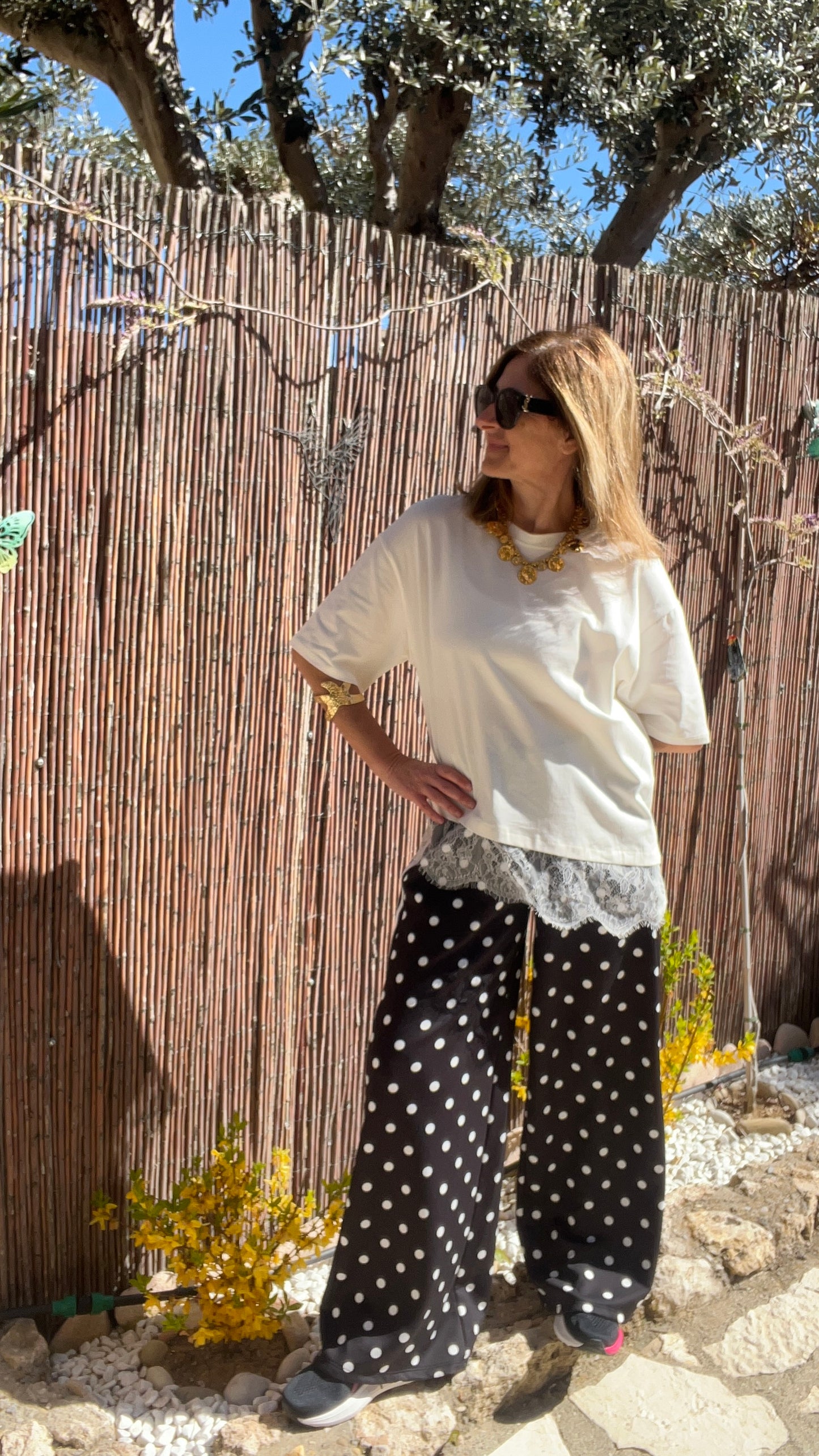 PANTALON STYLE JOGG NOIR A POIS BLANC