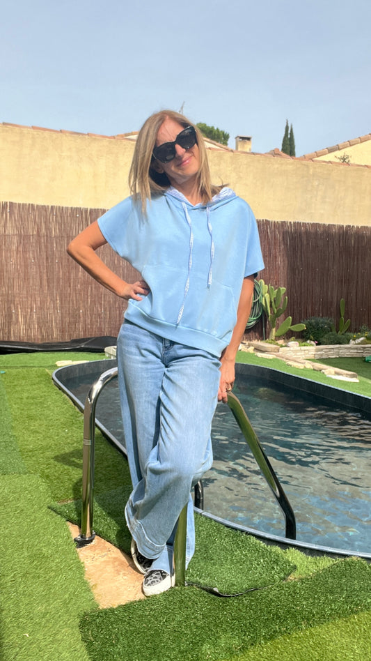 SWEAT BLEU A CAPUCHE MANCHES COURTE "VICTOIRE"